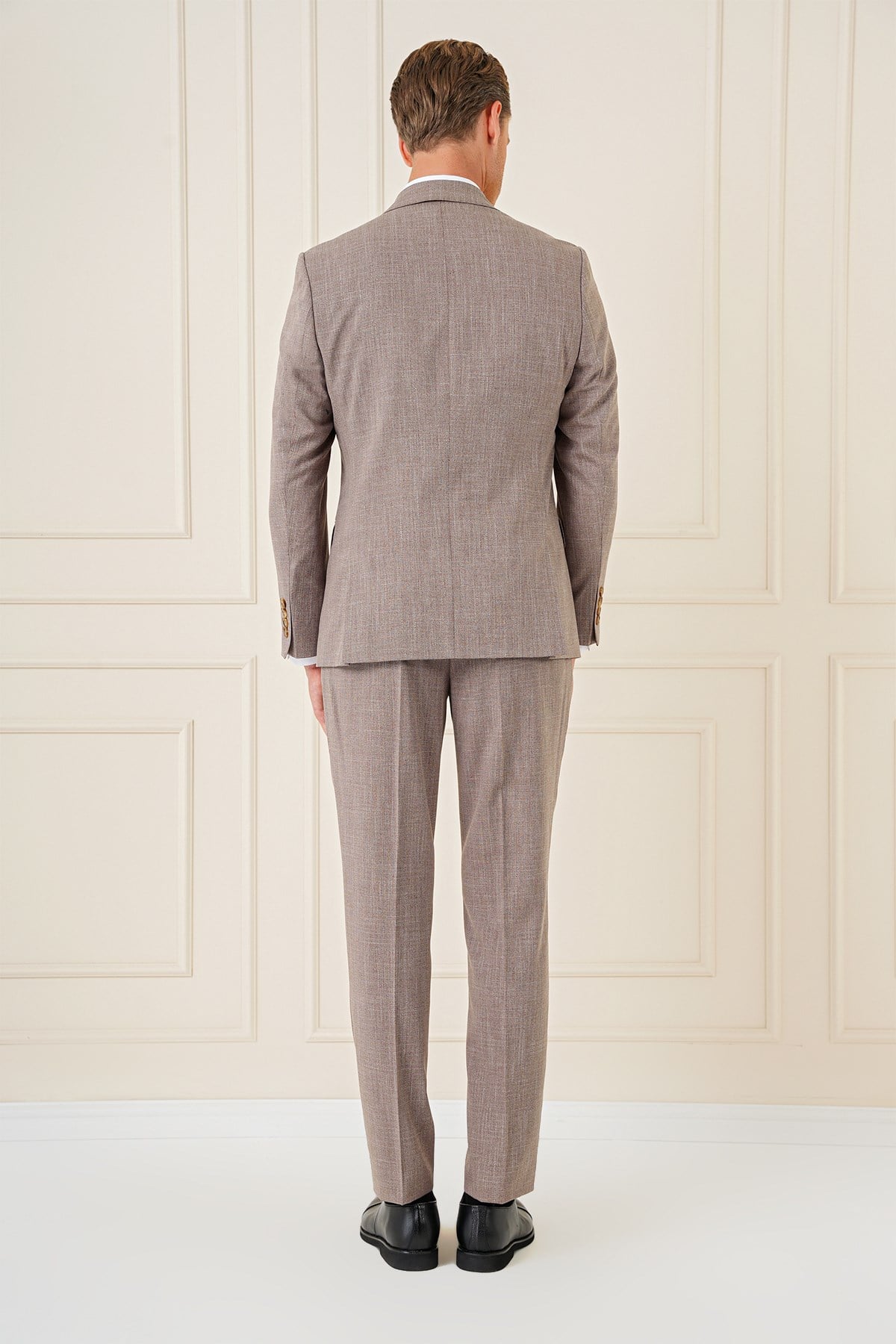 Slim Fit Çift Yırtmaç Kırçıllı Dokuma Vizon Yelekli Takım Elbise TK 902