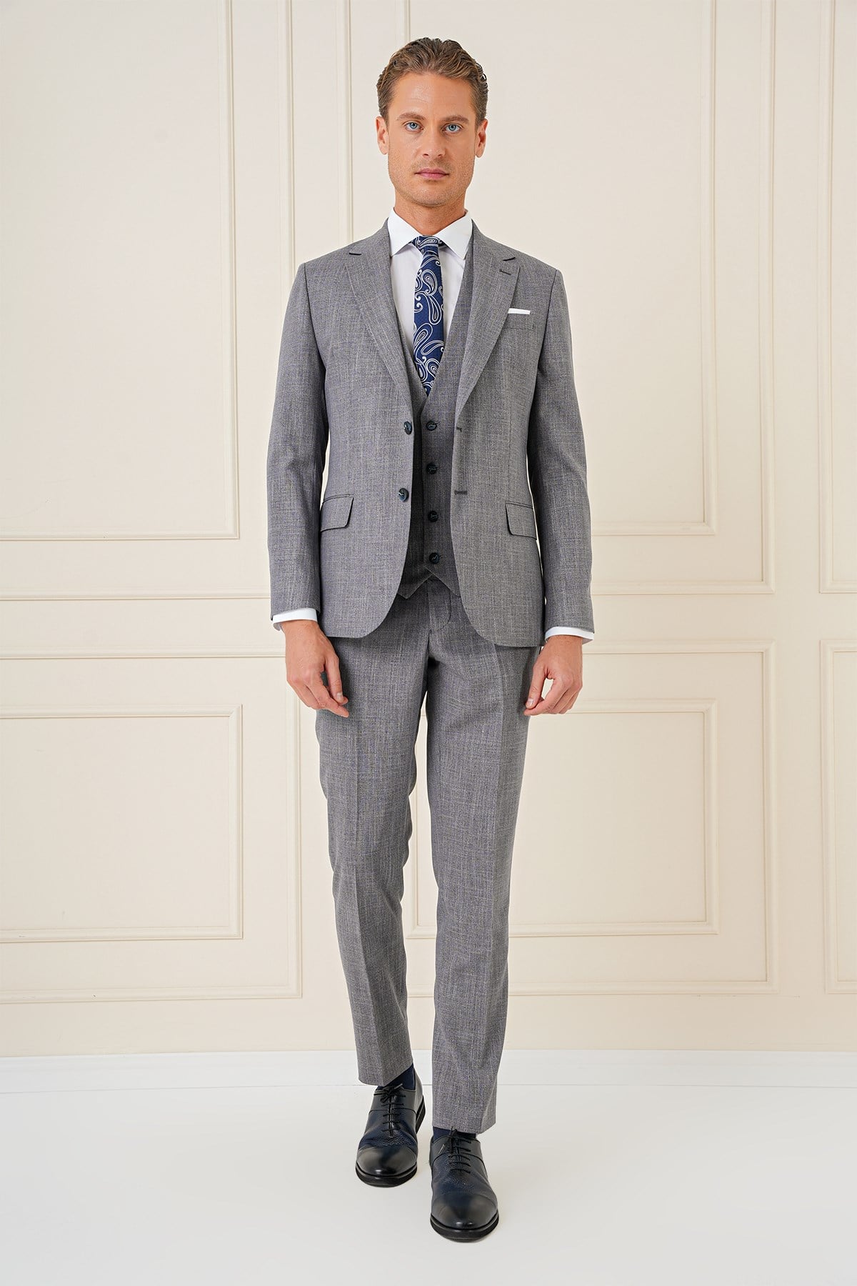 Slim Fit Çift Yırtmaç Kırçıllı Dokuma Lacivert Yelekli Takım Elbise TK 902