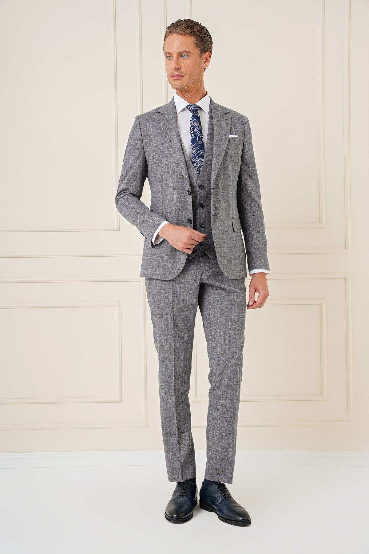 Slim Fit Çift Yırtmaç Kırçıllı Dokuma Lacivert Yelekli Takım Elbise TK 902