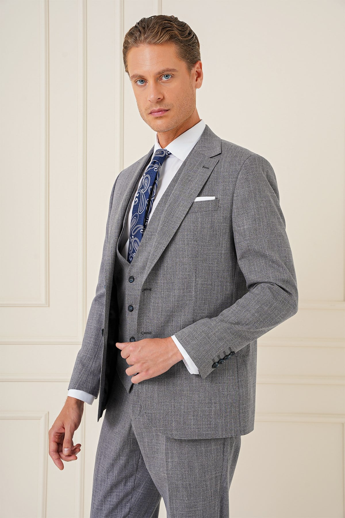 Slim Fit Çift Yırtmaç Kırçıllı Dokuma Lacivert Yelekli Takım Elbise TK 902