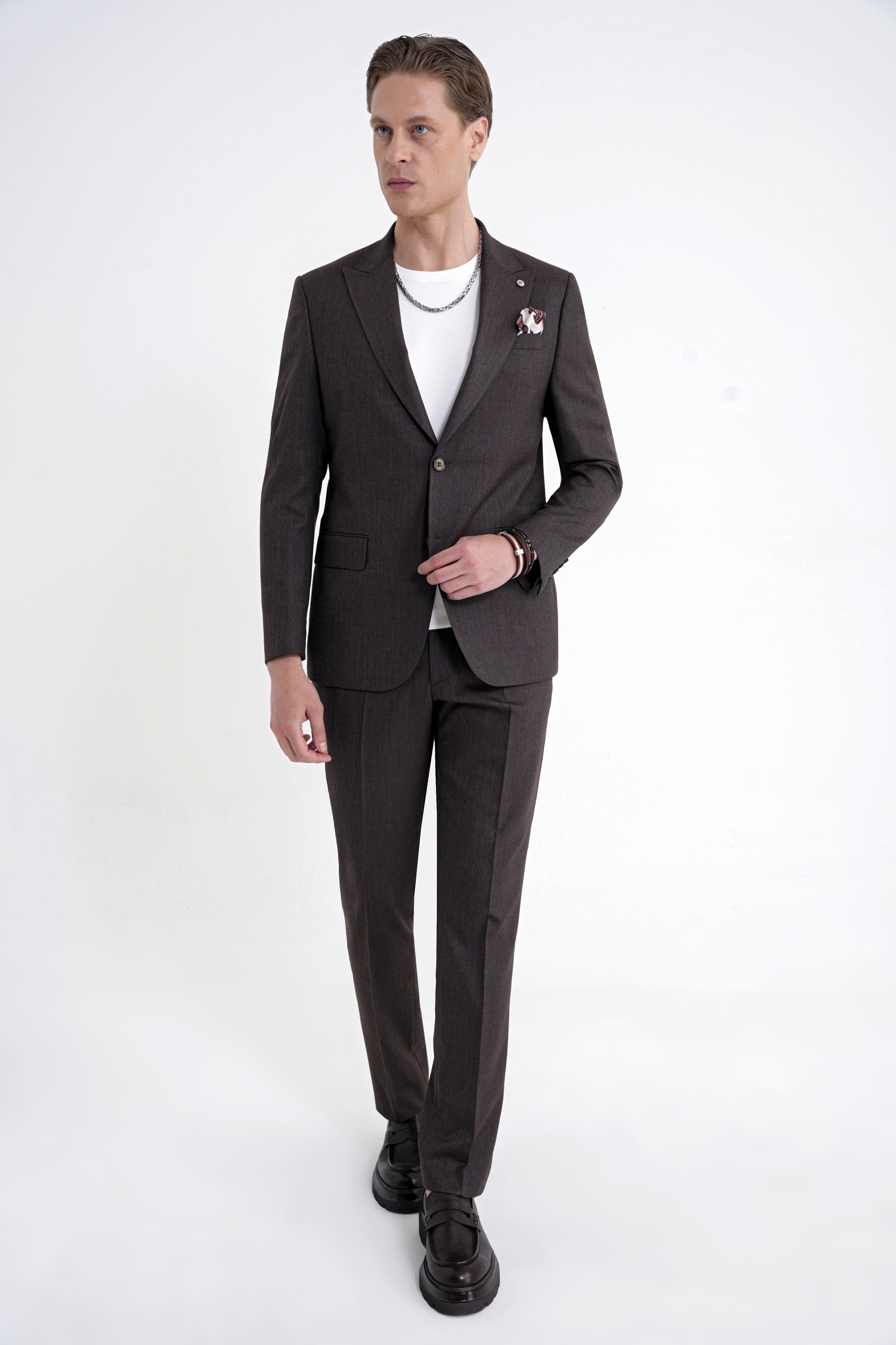Slim Fit Çift Yırtmaç Sivri Yaka Esnek Kahverengi  Klasik Takım Elbise TK 939