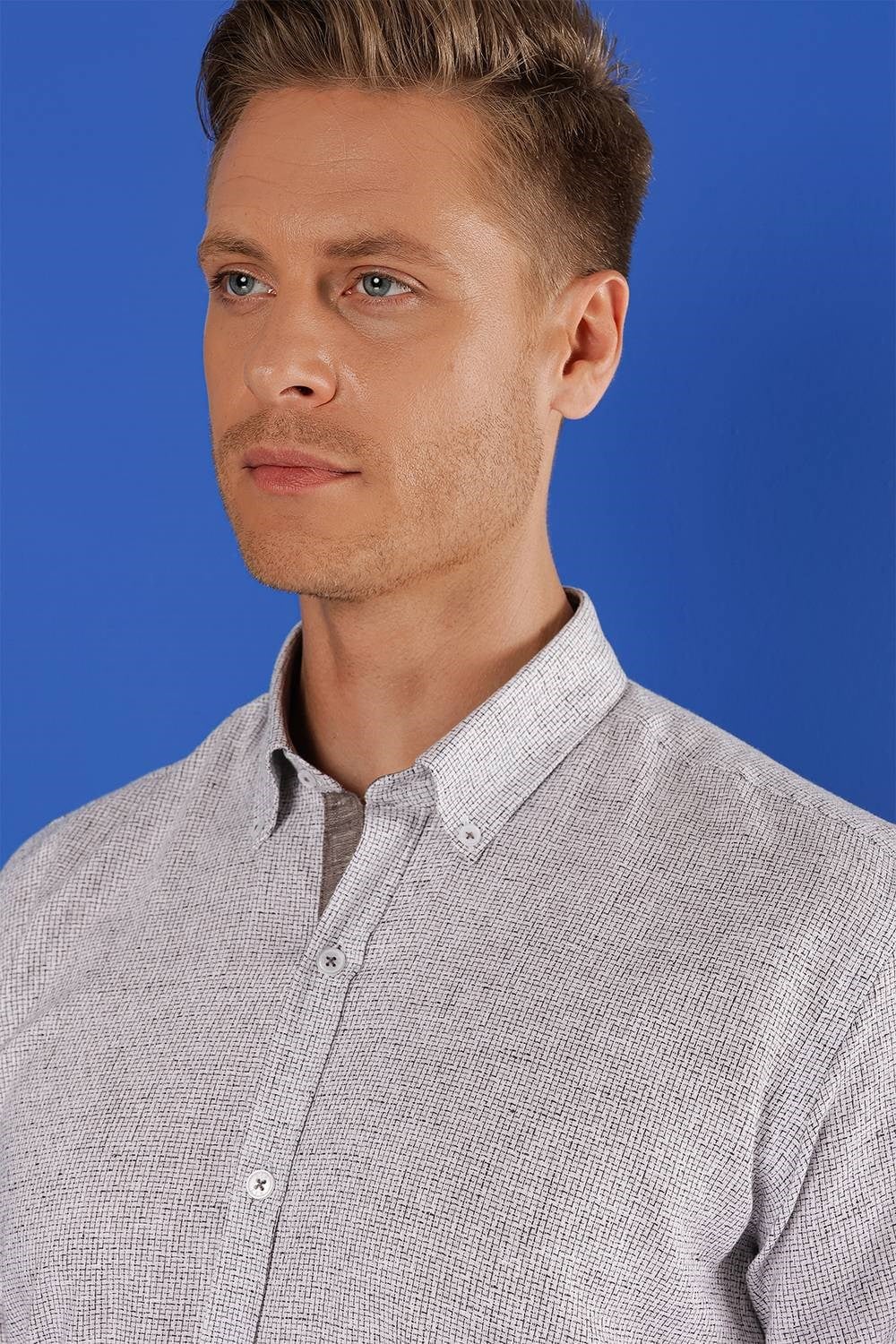 Slim Fit Doku Desenli Yaka Düğmeli %100 Keten Vizon Gömlek G 1555