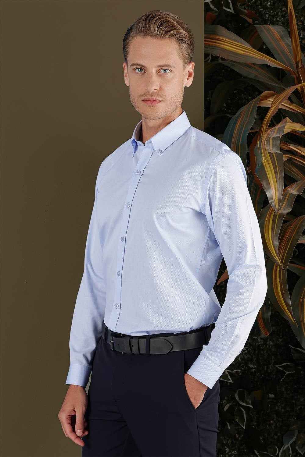 Slim Fit Dokulu %100 Pamuk Yaka Düğmeli Mavi Gömlek GK 706