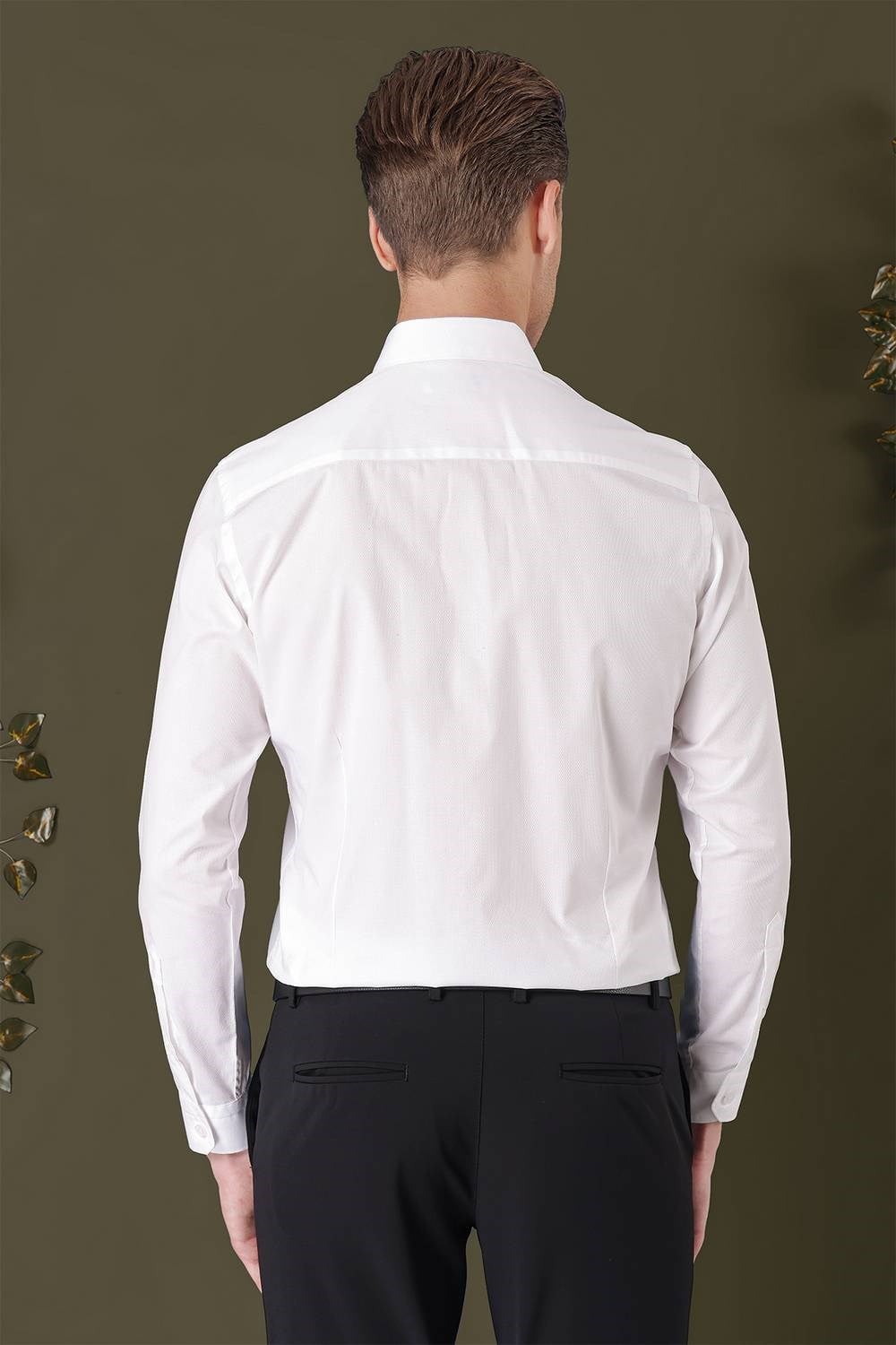 Slim Fit Dokulu %100 Pamuk Yaka Düğmeli Beyaz Gömlek GK 706