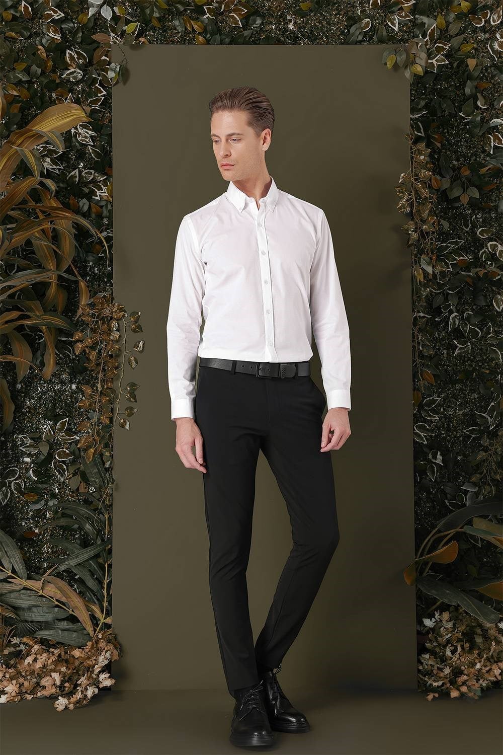 Slim Fit Dokulu %100 Pamuk Yaka Düğmeli Beyaz Gömlek GK 706