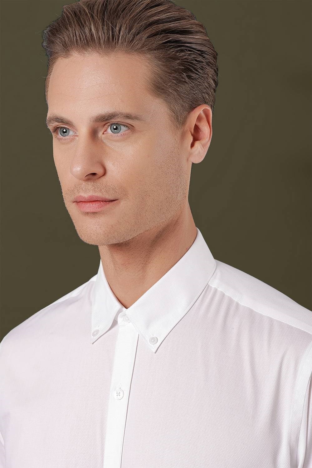 Slim Fit Dokulu %100 Pamuk Yaka Düğmeli Beyaz Gömlek GK 706