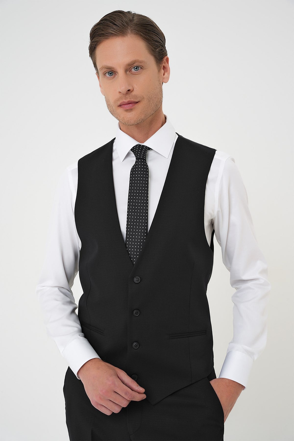 Slim Fit Dokulu Çift Yırtmaç Yelekli Klasik Siyah Takım Elbise Tk 898