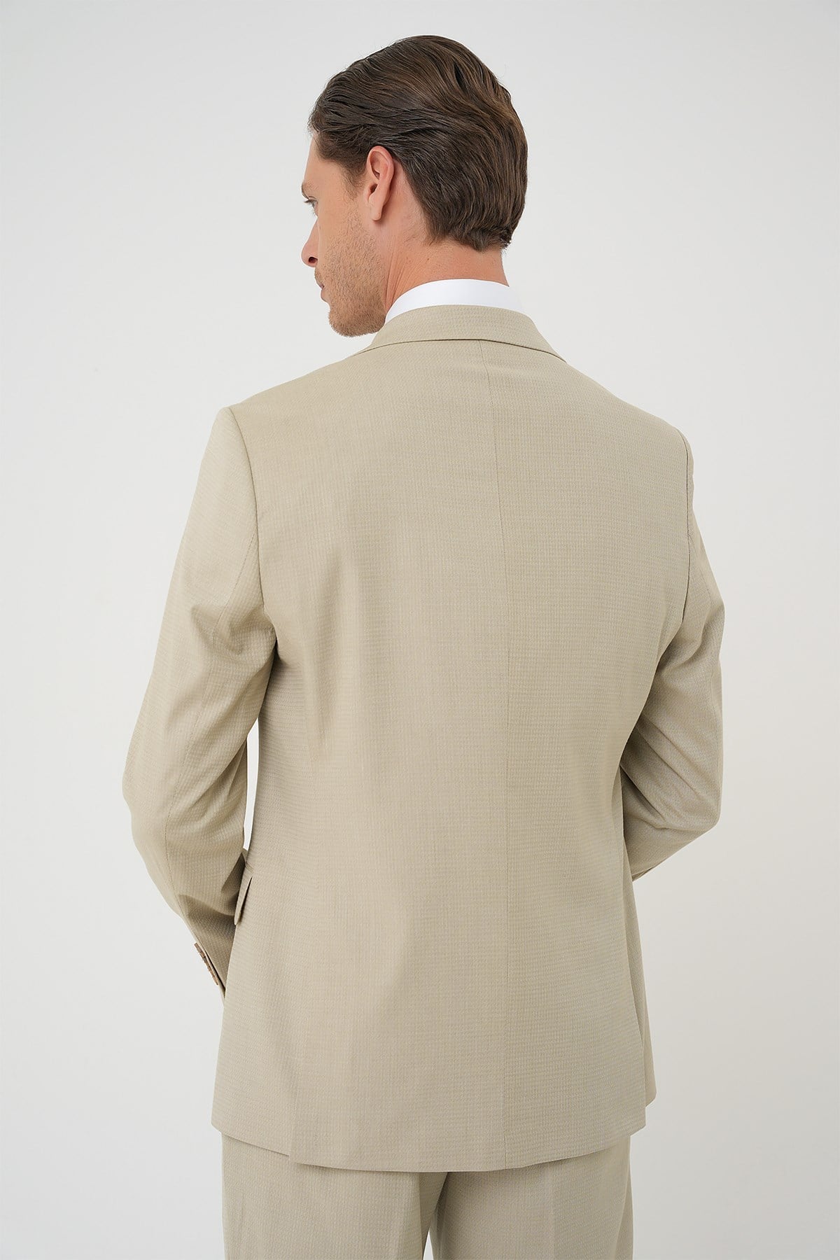 Slim Fit Dokulu Çift Yırtmaç Yelekli Klasik Bej Takım Elbise Tk 898