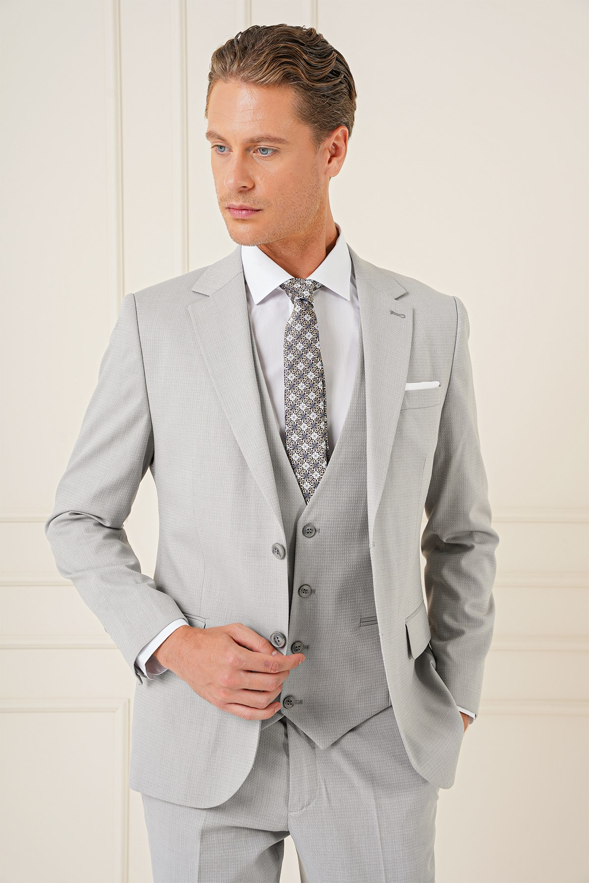Slim Fit Dokulu Çift Yırtmaç Yelekli Klasik Gri Takım Elbise Tk 898