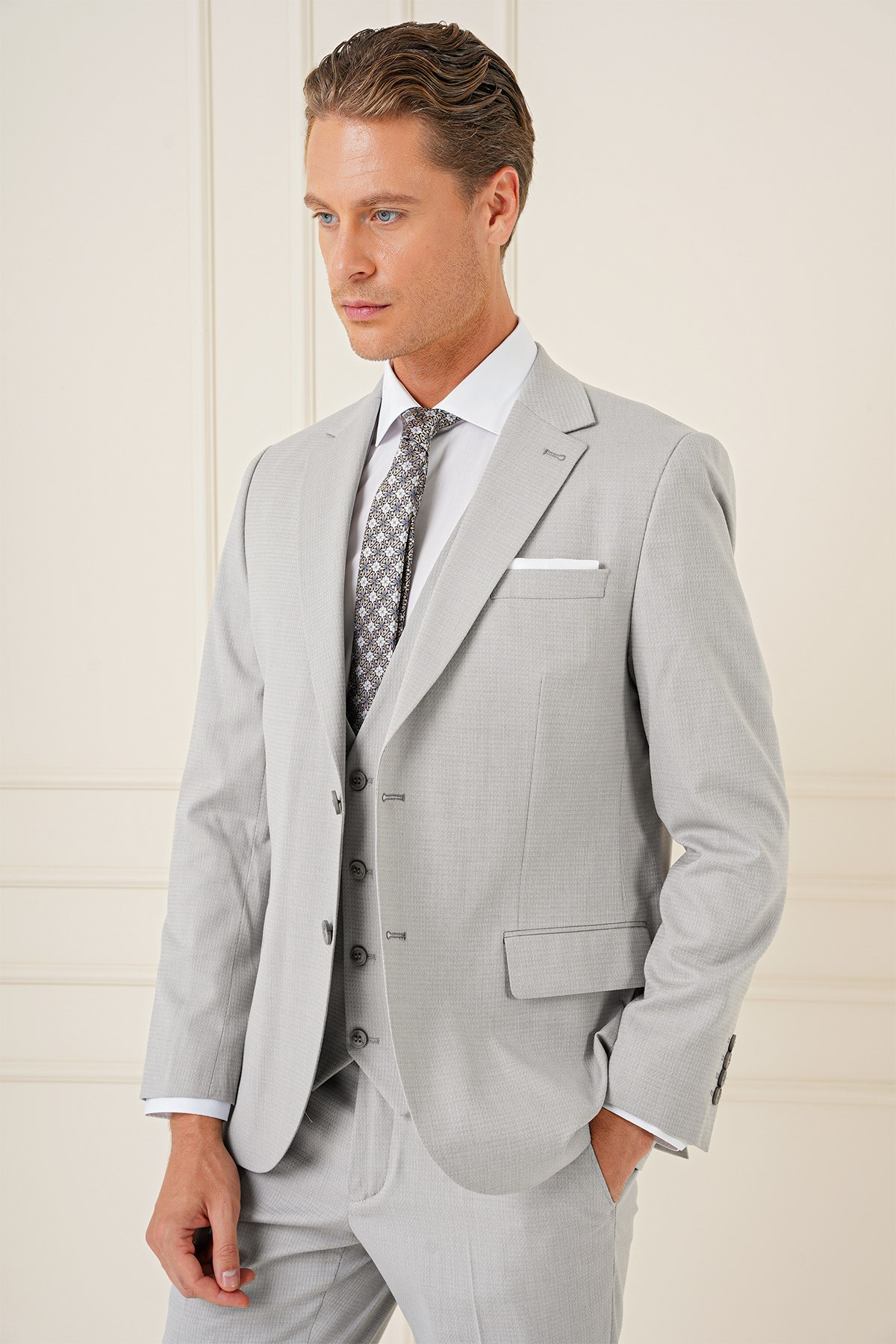 Slim Fit Dokulu Çift Yırtmaç Yelekli Klasik Gri Takım Elbise Tk 898