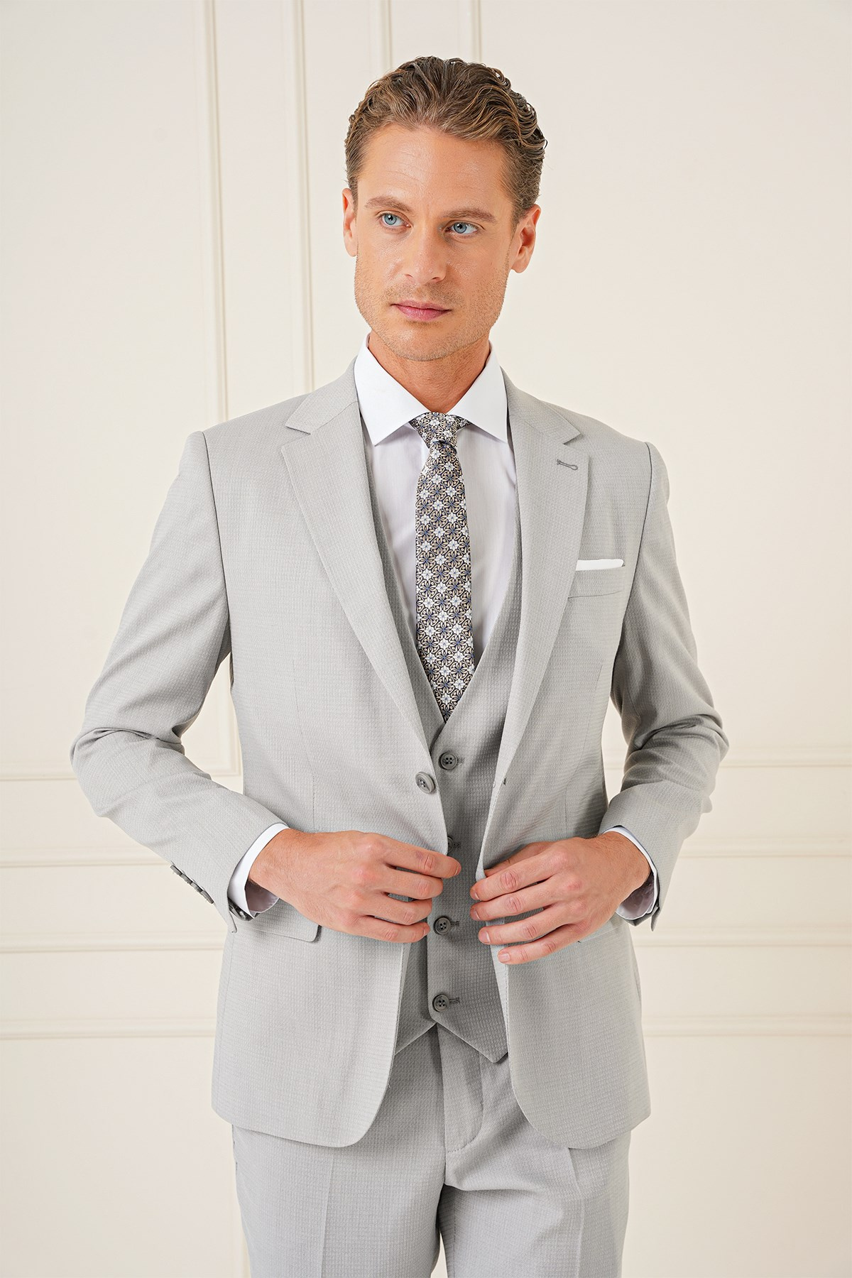 Slim Fit Dokulu Çift Yırtmaç Yelekli Klasik Gri Takım Elbise Tk 898