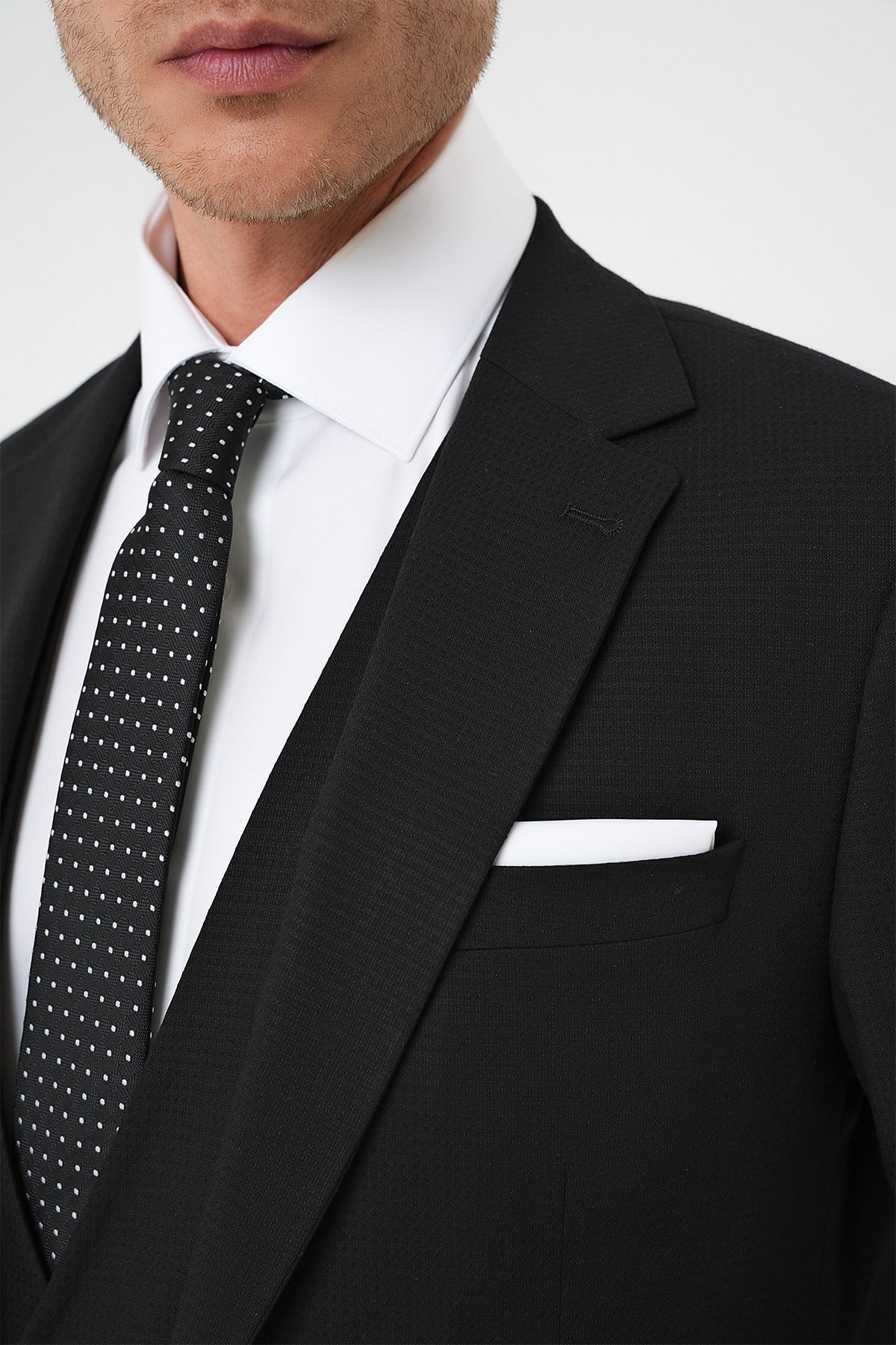 Slim Fit Dokulu Çift Yırtmaç Yelekli Klasik Siyah Takım Elbise Tk 898