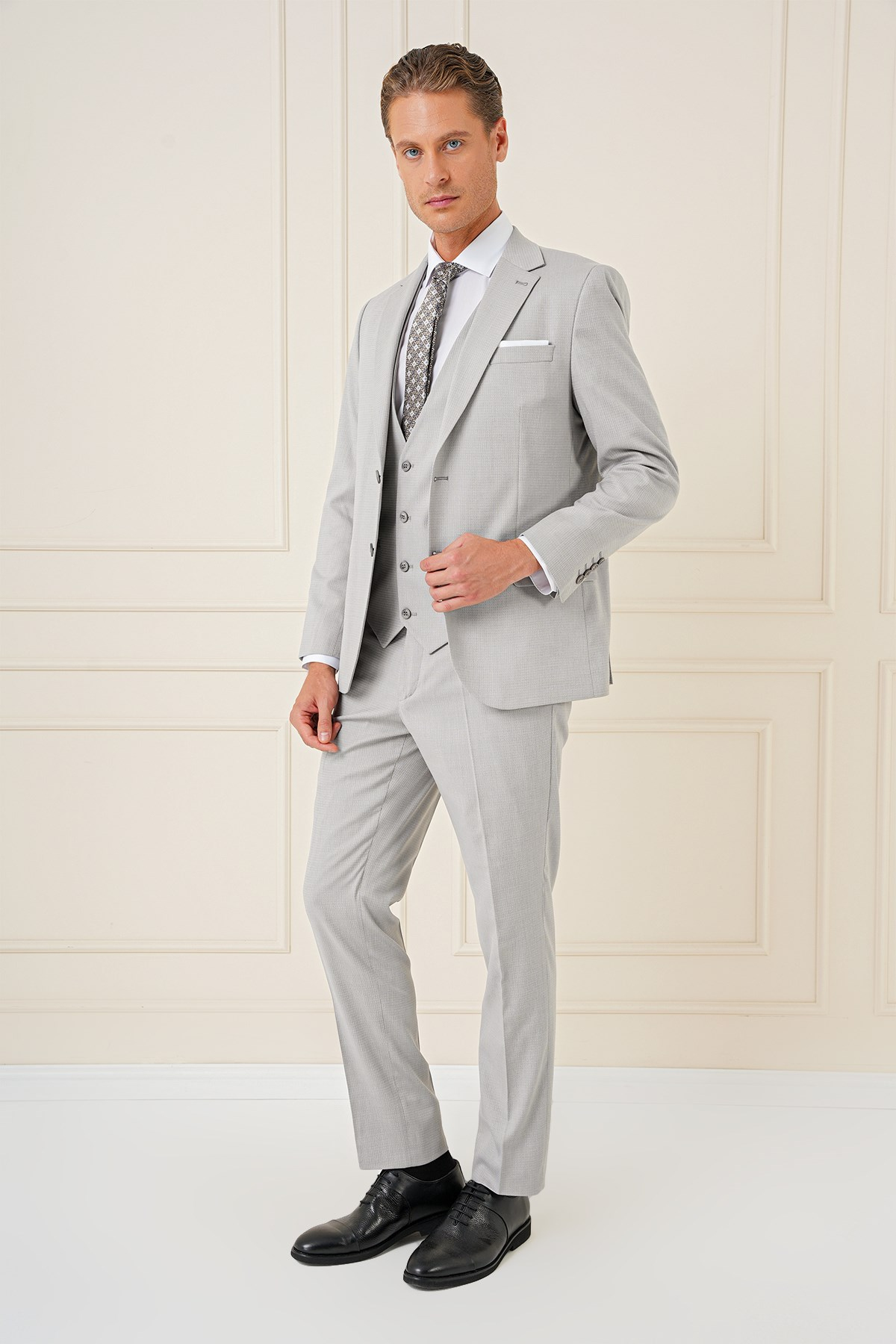 Slim Fit Dokulu Çift Yırtmaç Yelekli Klasik Gri Takım Elbise Tk 898