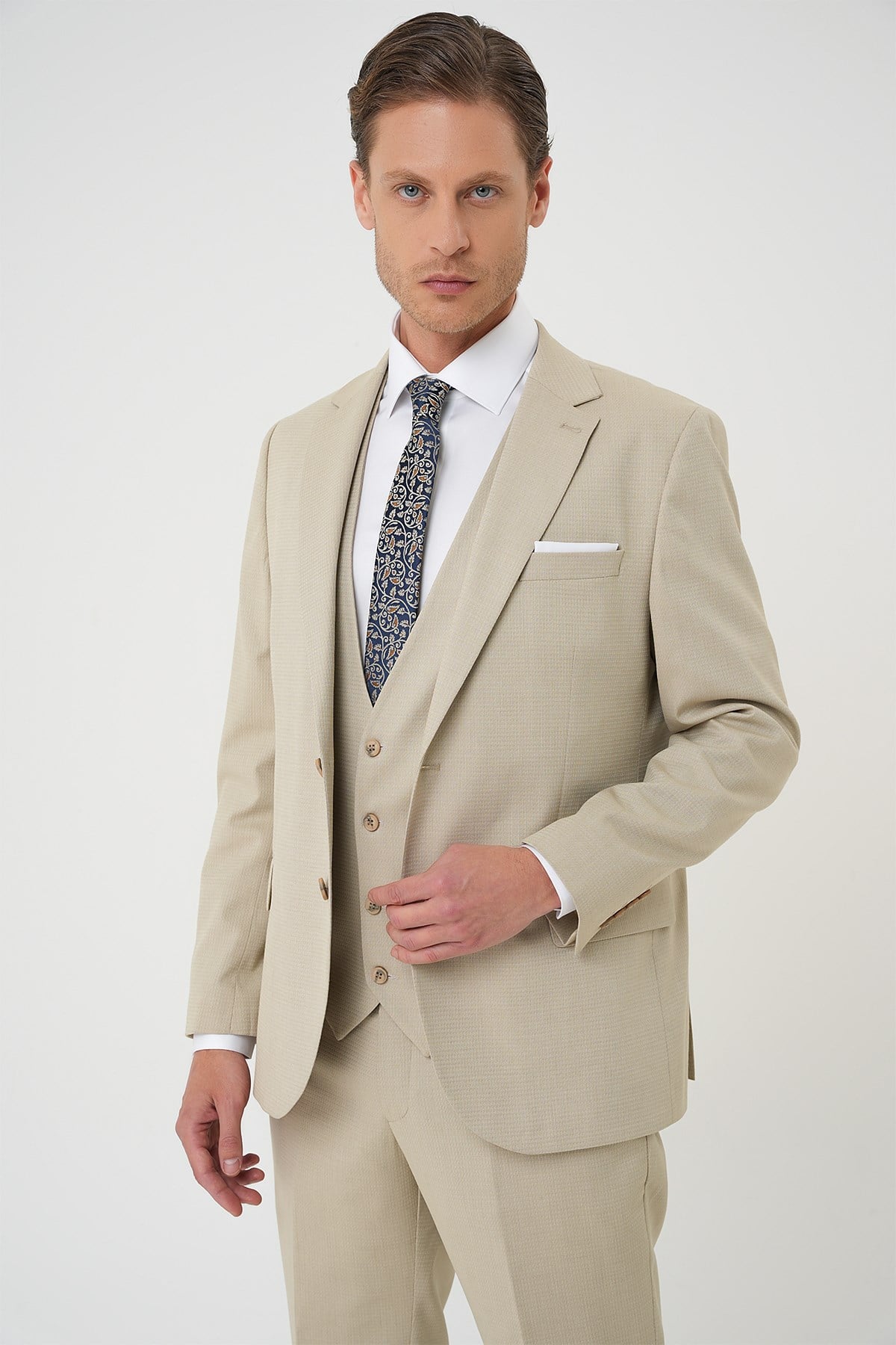 Slim Fit Dokulu Çift Yırtmaç Yelekli Klasik Bej Takım Elbise Tk 898