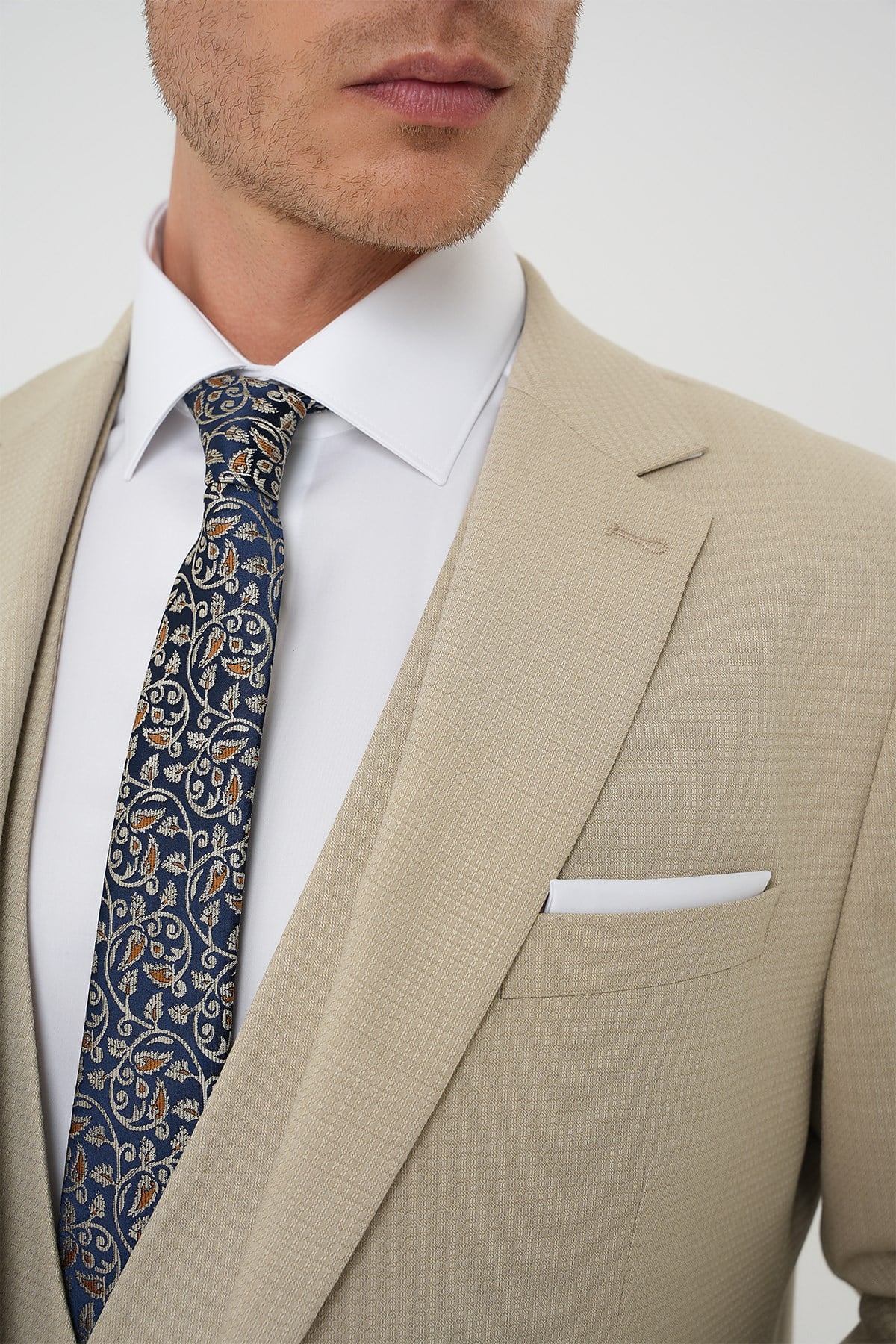 Slim Fit Dokulu Çift Yırtmaç Yelekli Klasik Bej Takım Elbise Tk 898