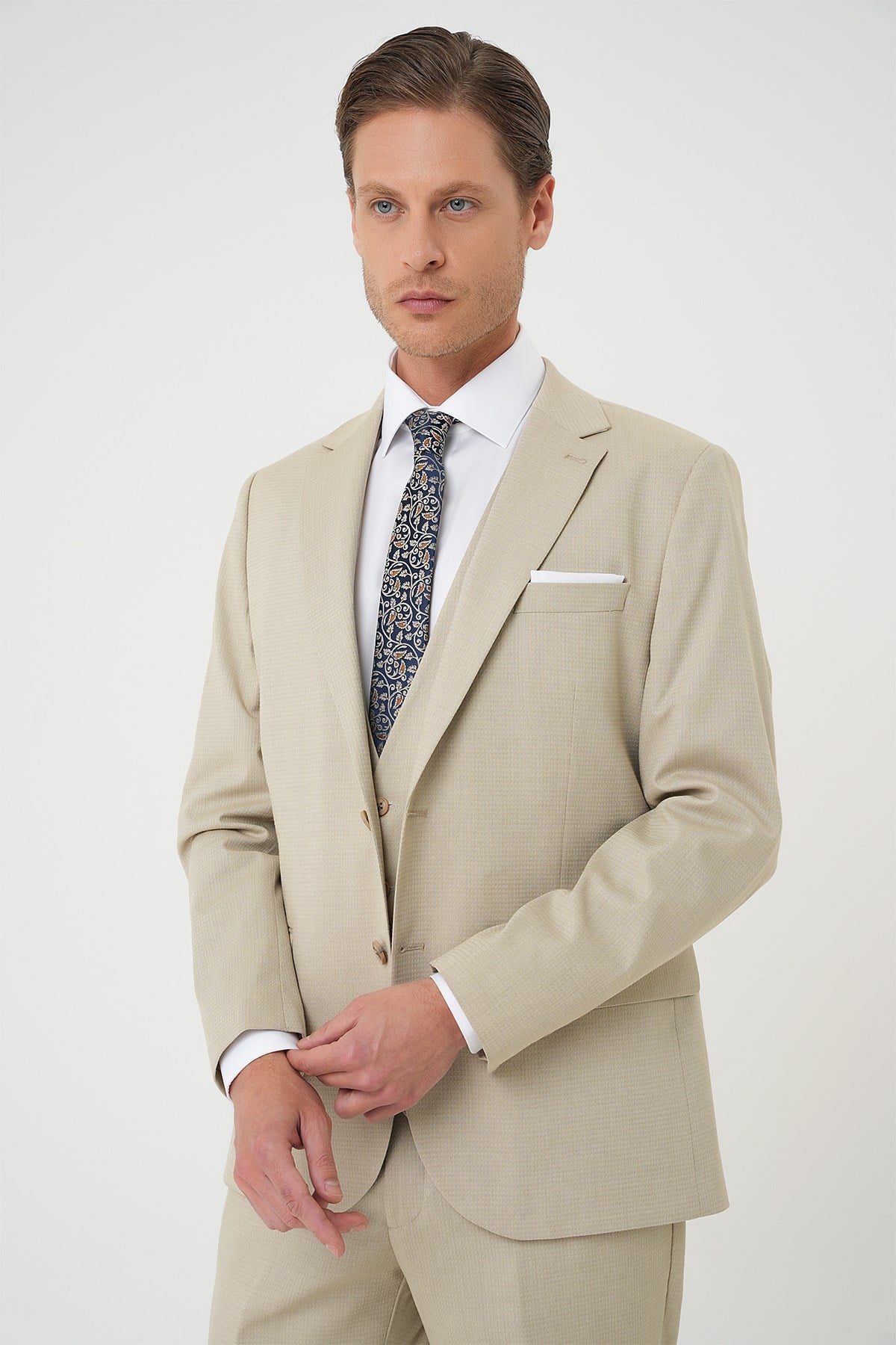 Slim Fit Dokulu Çift Yırtmaç Yelekli Klasik Bej Takım Elbise Tk 898