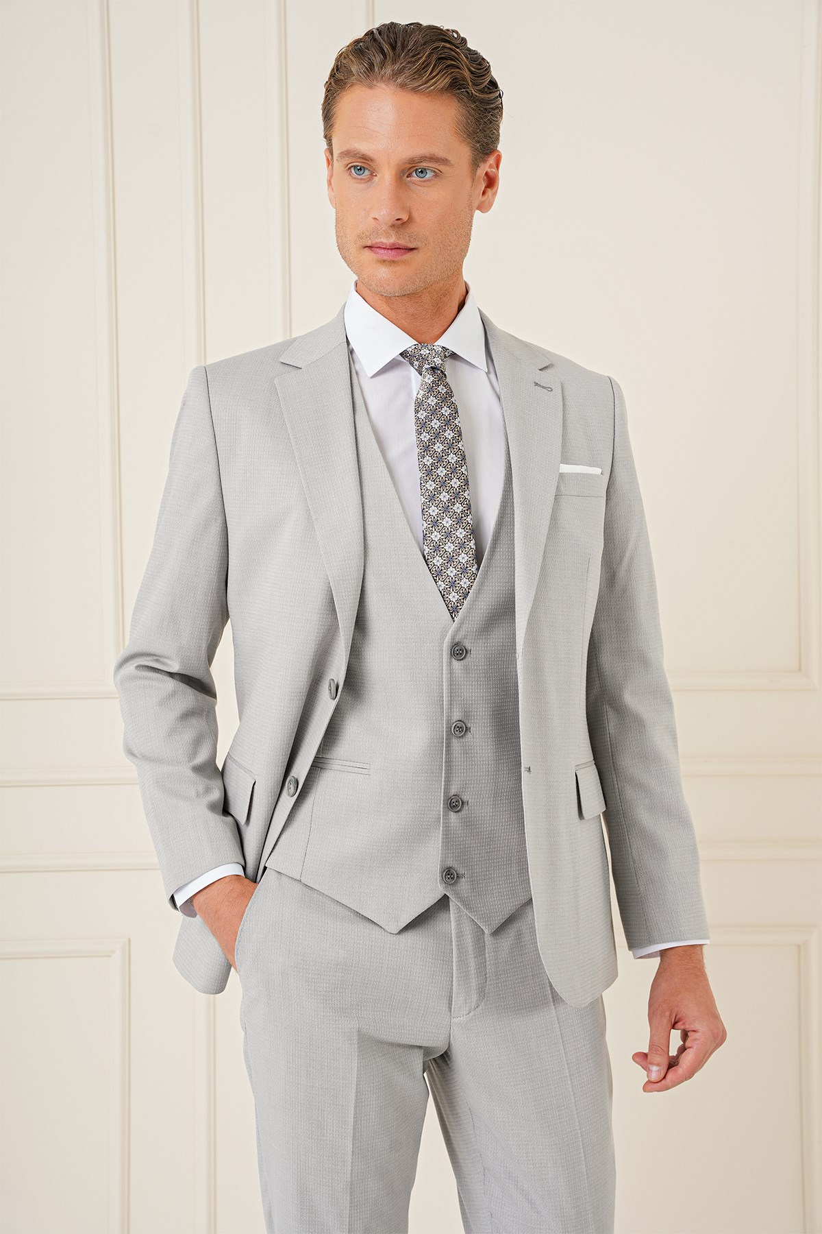 Slim Fit Dokulu Çift Yırtmaç Yelekli Klasik Gri Takım Elbise Tk 898