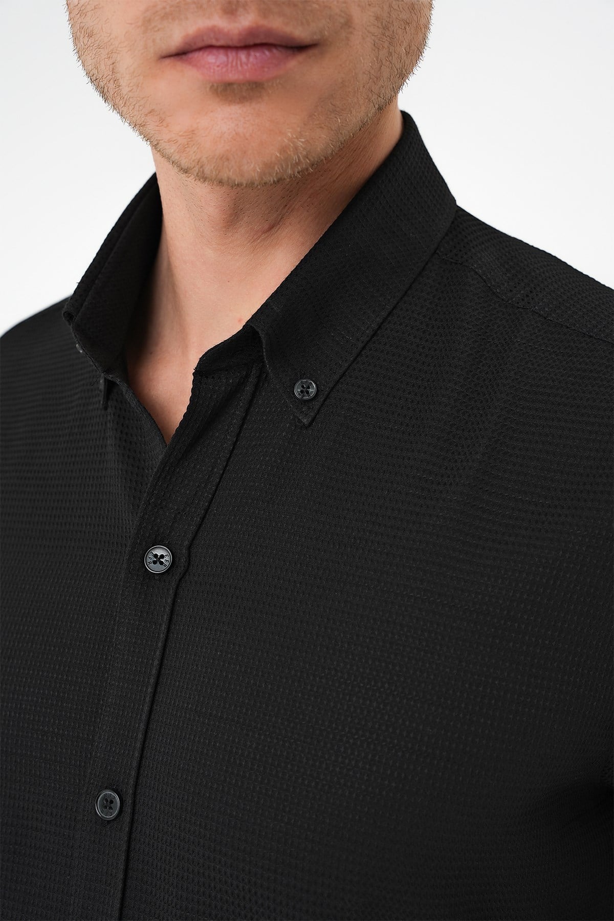 Slim Fit Dokulu Düğmeli Yaka Pamuklu Siyah Gömlek GK 739