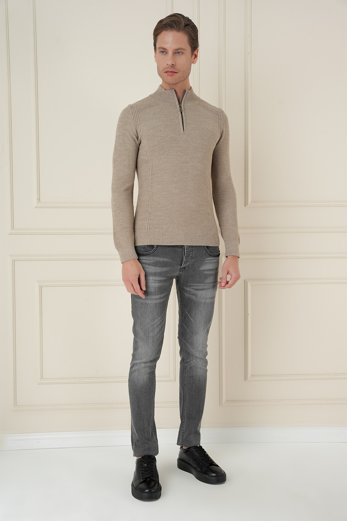 Slim Fit Dokuma Desenli Fermuarlı Yarım Balıkçı Yünlü Vizon Triko Kazak TR 893