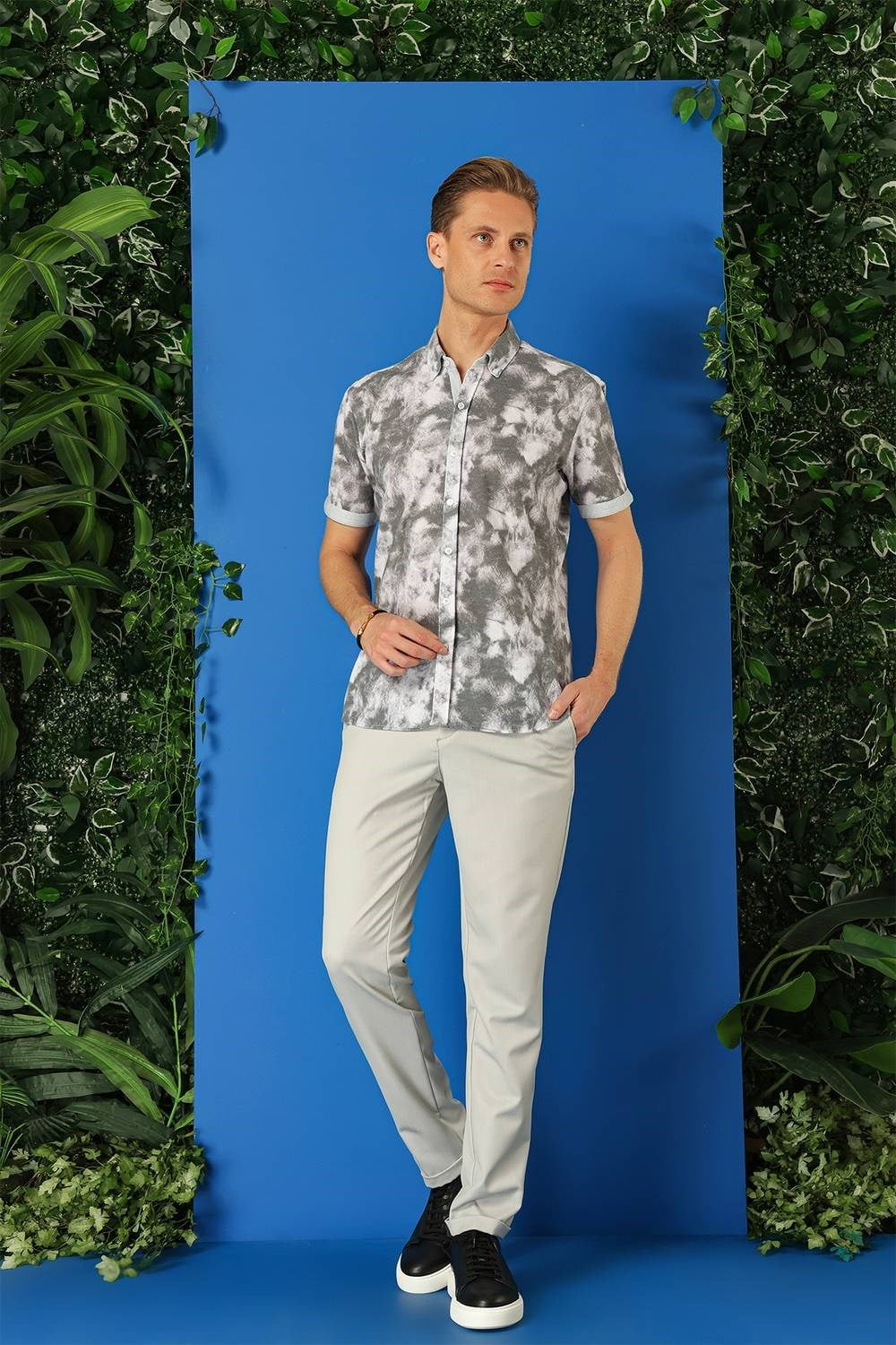 Slim Fit Düğmeli Yaka Batik Desenli Kısa Kollu Pamuk Gri Gömlek G 1502