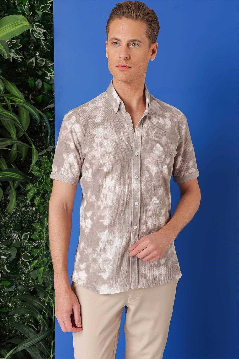 Slim Fit Düğmeli Yaka Batik Desenli Kısa Kollu Pamuk Bej Gömlek G 1502