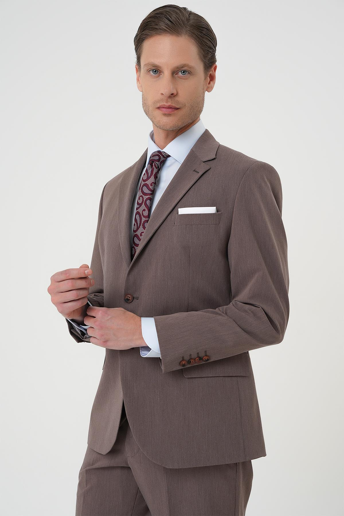 Slim Fit Esnek Çift Yırtmaç Yelekli Düz Klasik Vizon Takım Elbise  Tk 901