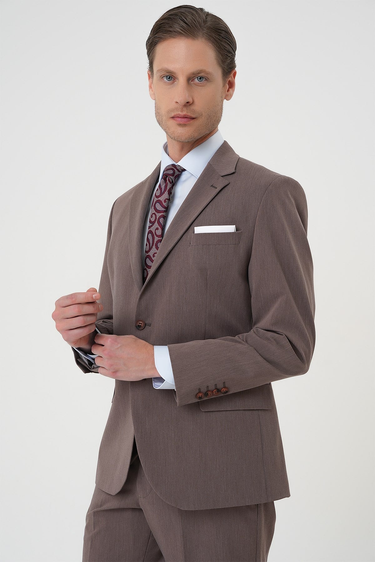 Slim Fit Esnek Çift Yırtmaç Yelekli Düz Klasik Vizon Takım Elbise  Tk 901