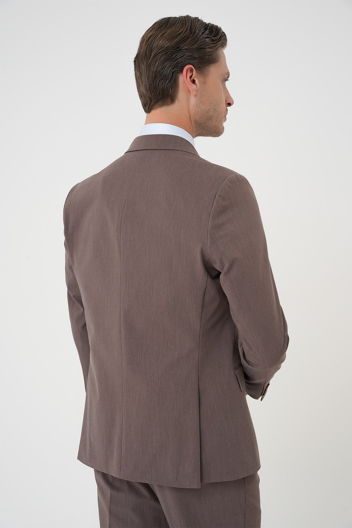 Slim Fit Esnek Çift Yırtmaç Yelekli Düz Klasik Vizon Takım Elbise  Tk 901