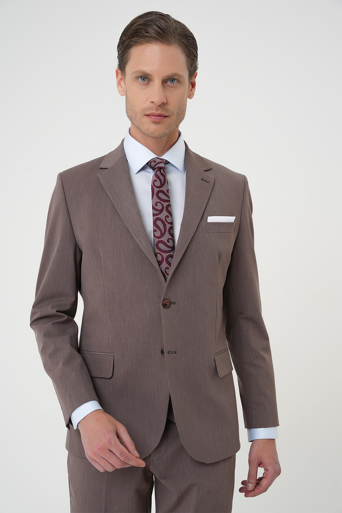 Slim Fit Esnek Çift Yırtmaç Yelekli Düz Klasik Vizon Takım Elbise  Tk 901