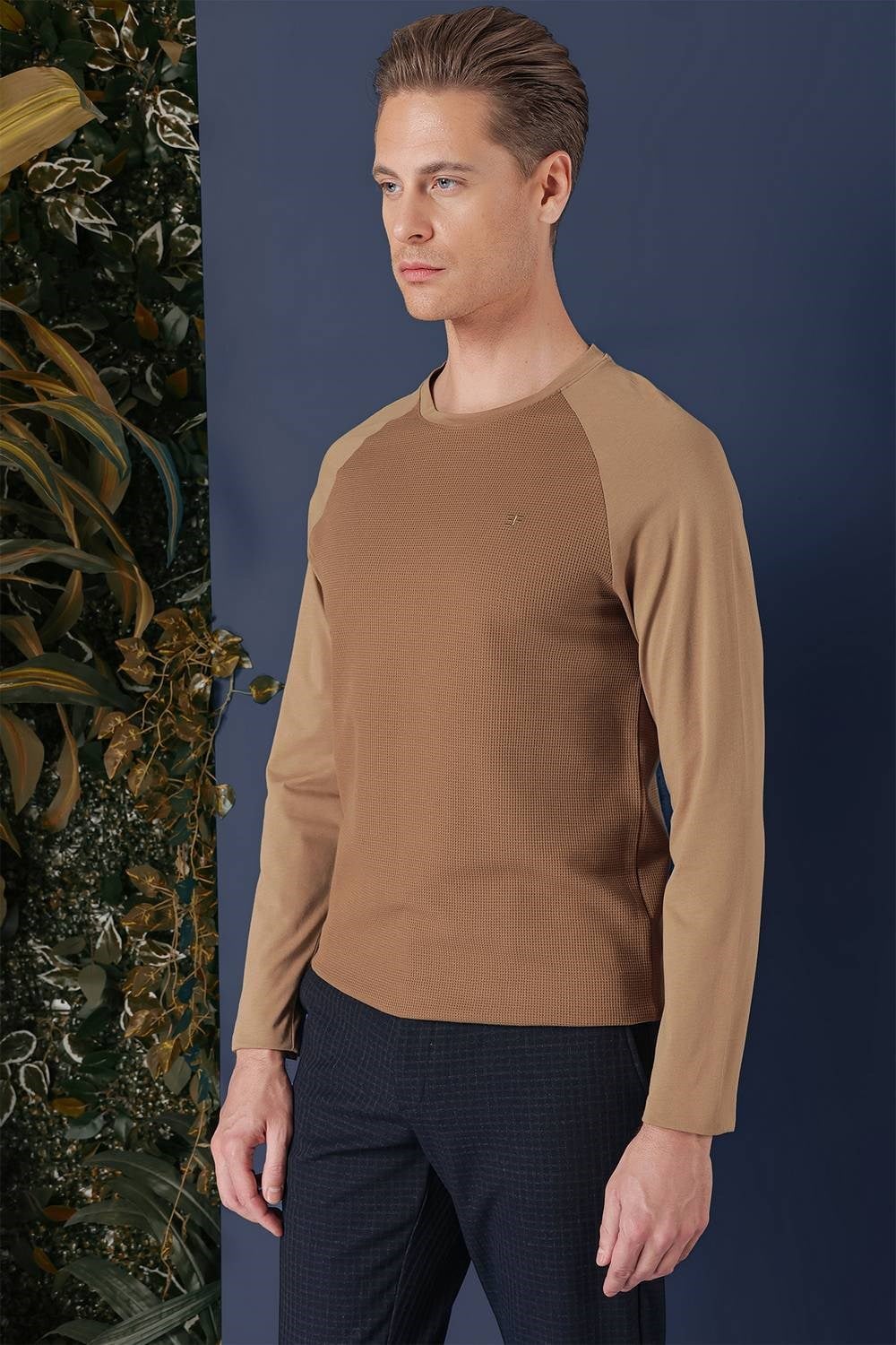 Slim Fit Esnek Pamuklu Doku Desenli Uzun Kollu Cappucino Tişört TS 872