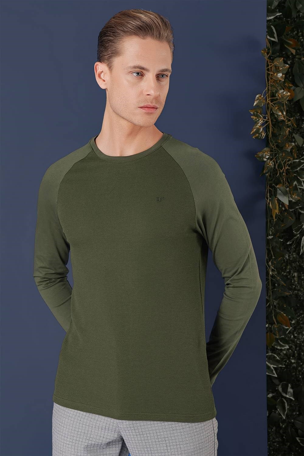 Slim Fit Esnek Pamuklu Doku Desenli Uzun Kollu Haki Tişört TS 872