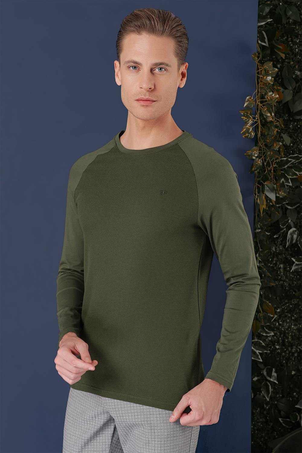 Slim Fit Esnek Pamuklu Doku Desenli Uzun Kollu Haki Tişört TS 872