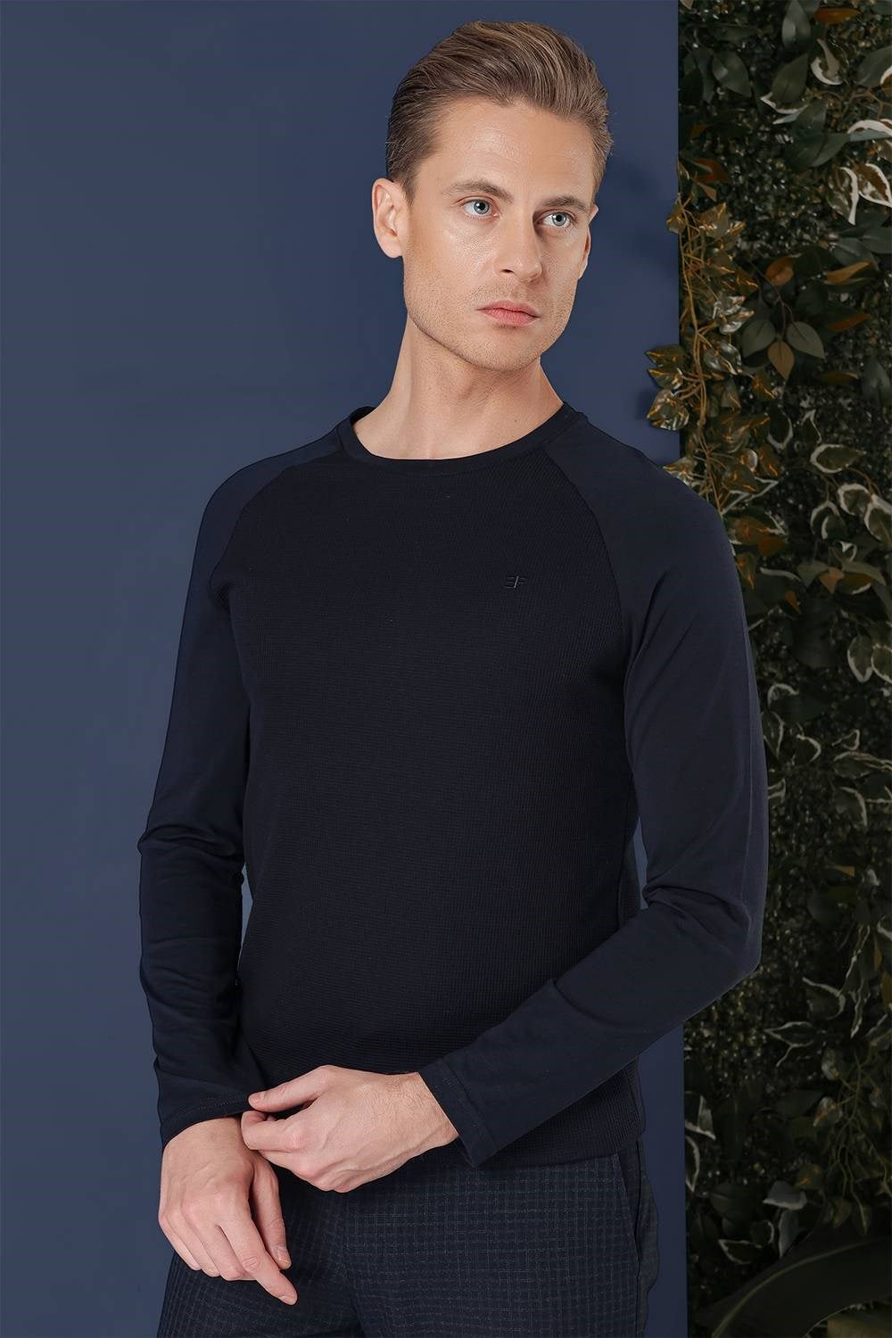 Slim Fit Esnek Pamuklu Doku Desenli Uzun Kollu Lacivert Tişört TS 872