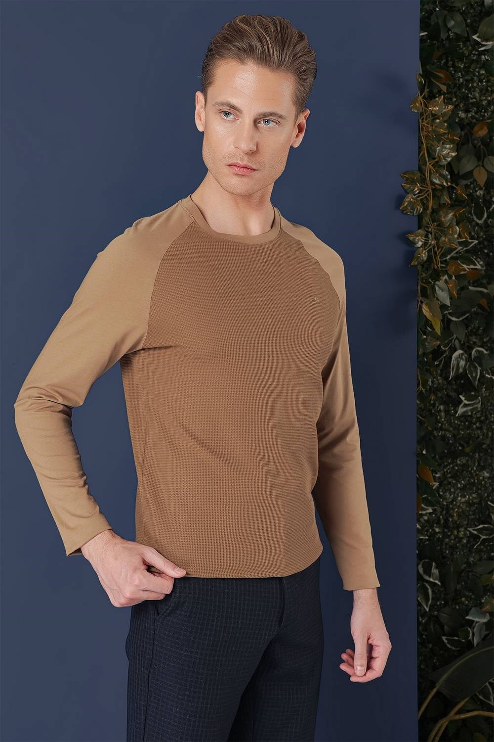 Slim Fit Esnek Pamuklu Doku Desenli Uzun Kollu Cappucino Tişört TS 872