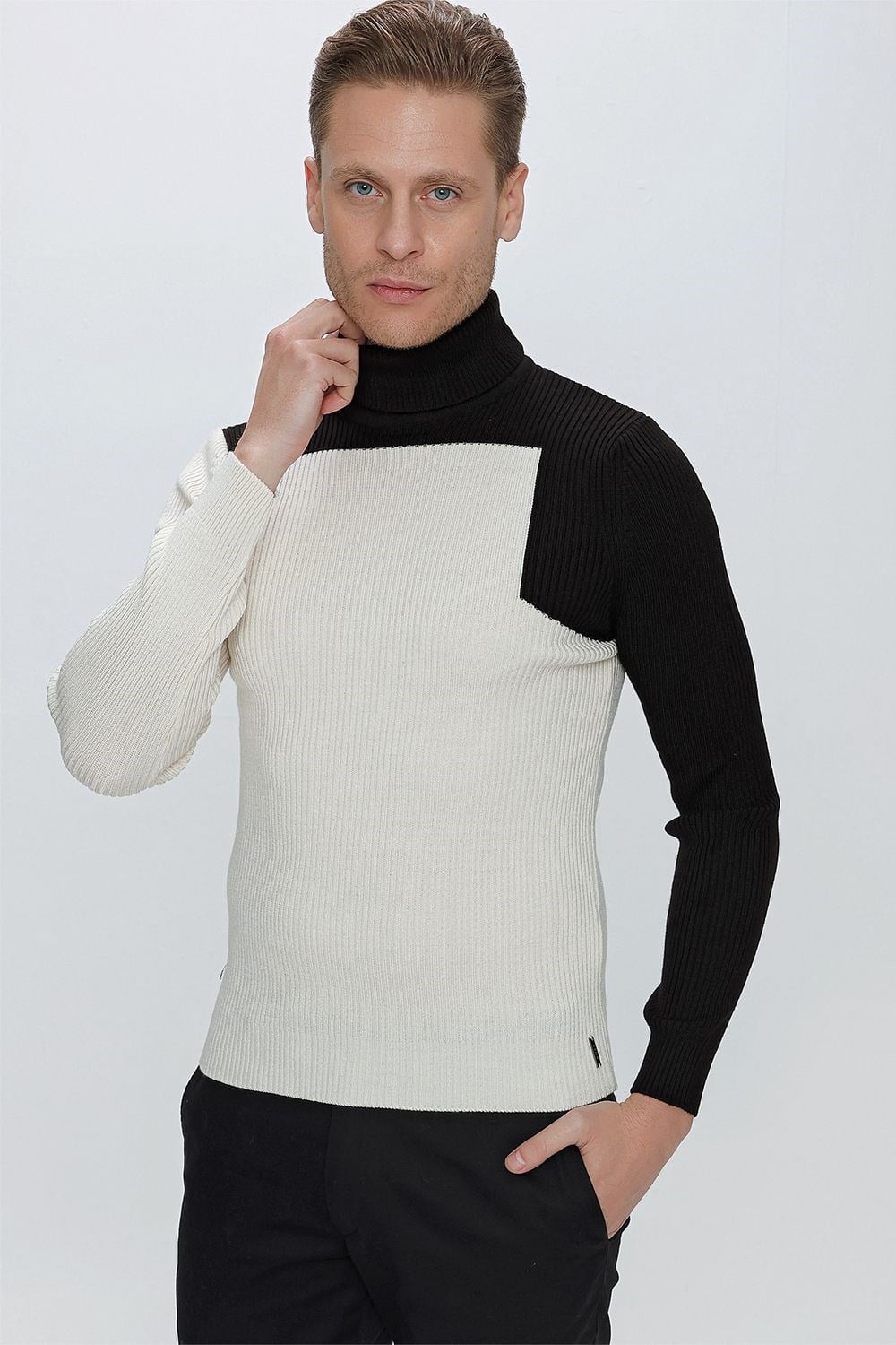 Slim Fit Fitilli Dokuma Blok Desenli Ekru Balıkçı Yaka Yünlü Triko Kazak TR 842