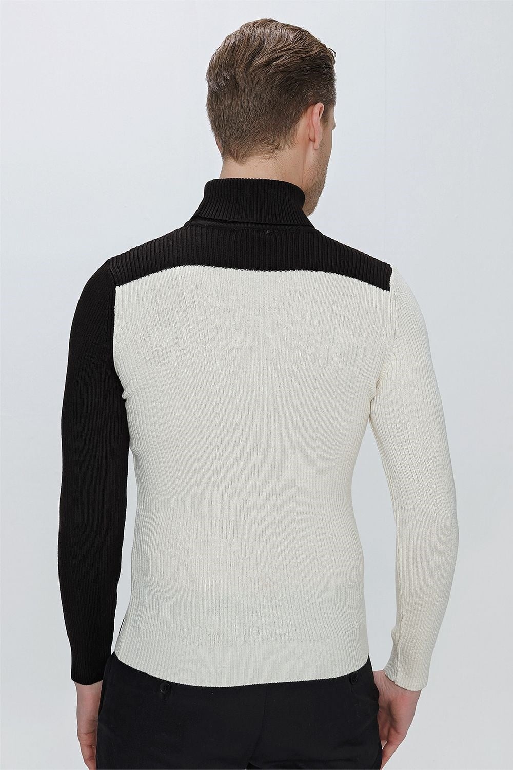 Slim Fit Fitilli Dokuma Blok Desenli Ekru Balıkçı Yaka Yünlü Triko Kazak TR 842