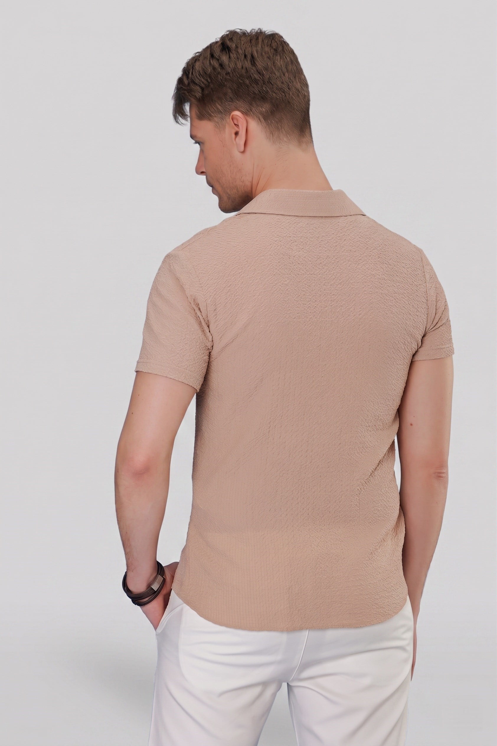 Slim Fit Gofre Kumaş Apaş Yaka Kısa Kollulu Bej Gömlek G 1536