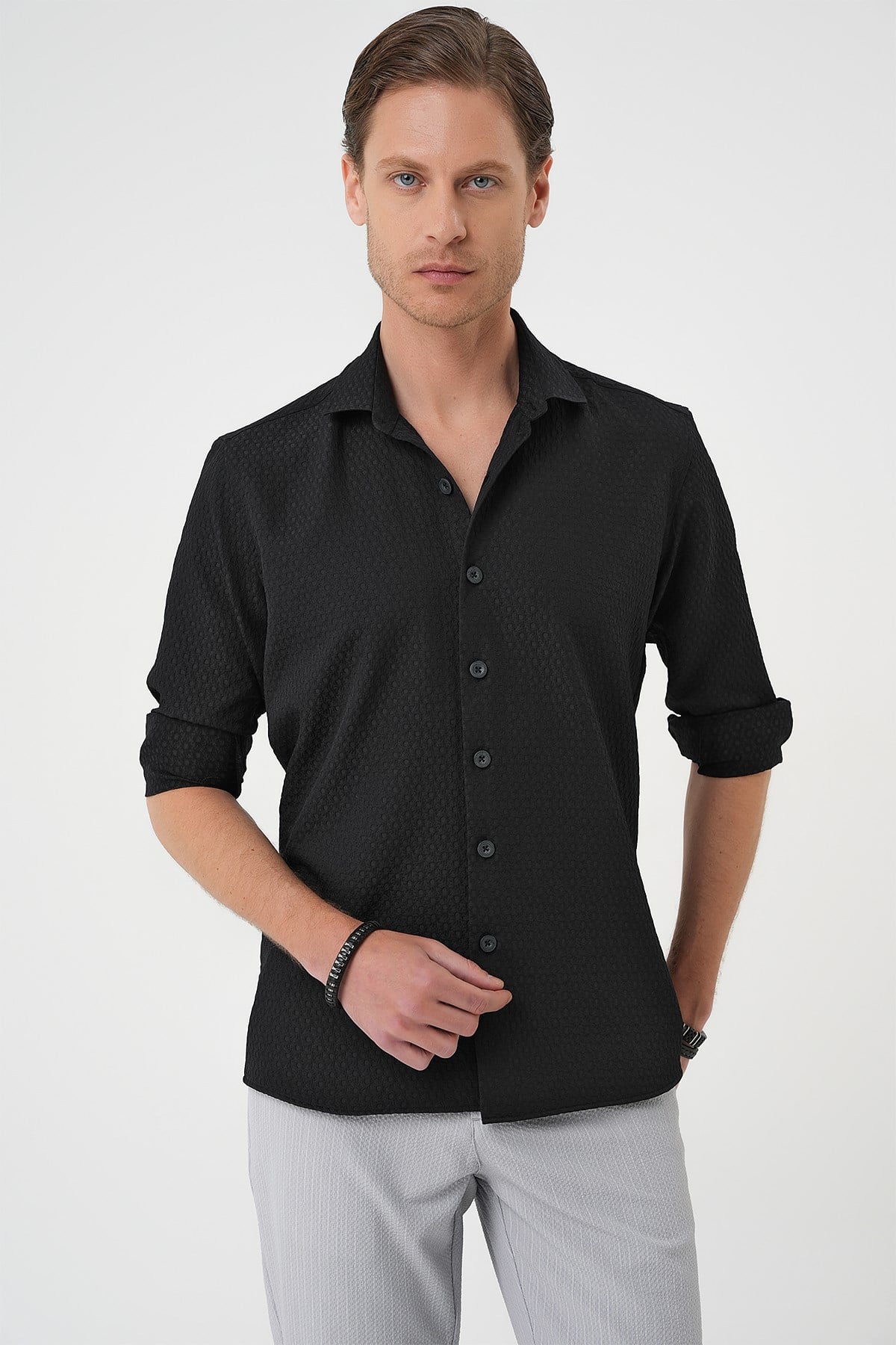 Slim Fit Gofre Kumaş Desenli Uzun Kol Siyah Gömlek  G 1592