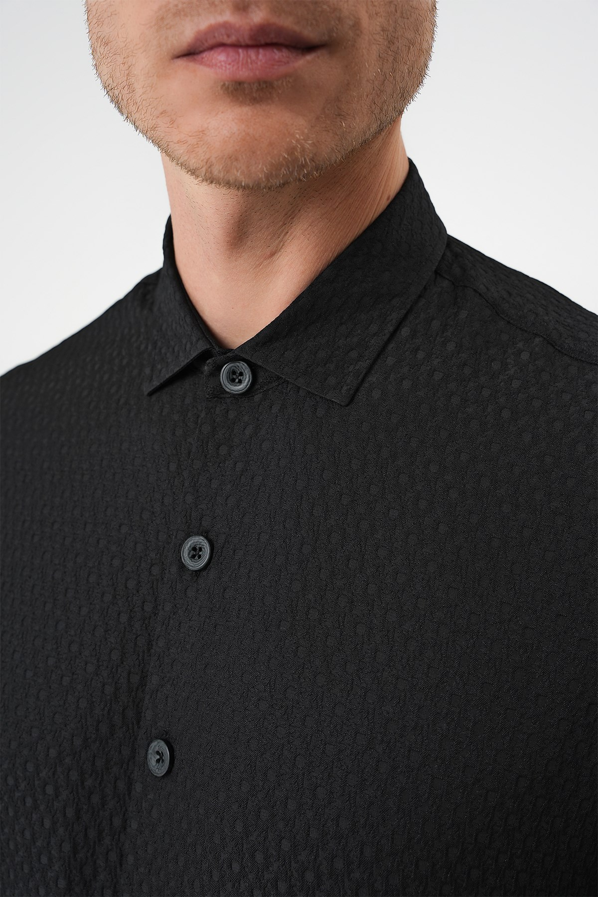 Slim Fit Gofre Kumaş Desenli Uzun Kol Siyah Gömlek  G 1592