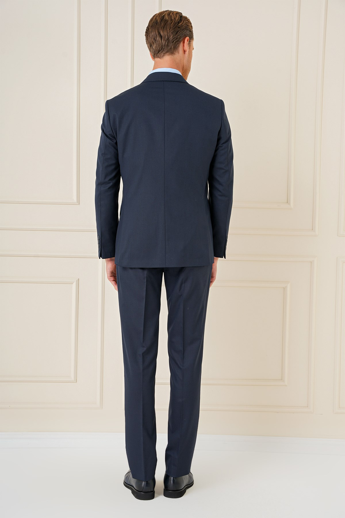 Slim Fit Kırlangıç Yaka Çift Yırtmaçlı Yelekli Klasik Lacivert Takım Elbise Tk 895