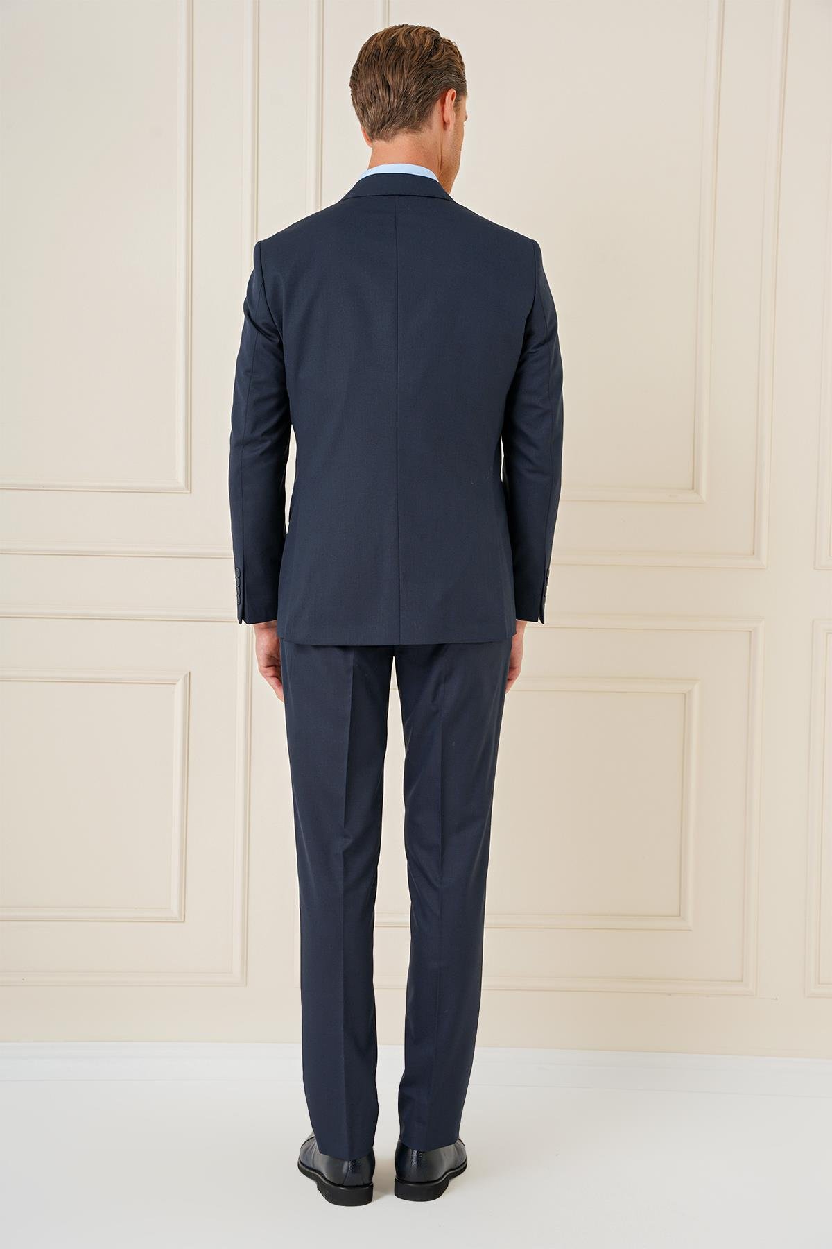 Slim Fit Kırlangıç Yaka Çift Yırtmaçlı Yelekli Klasik Lacivert Takım Elbise Tk 895