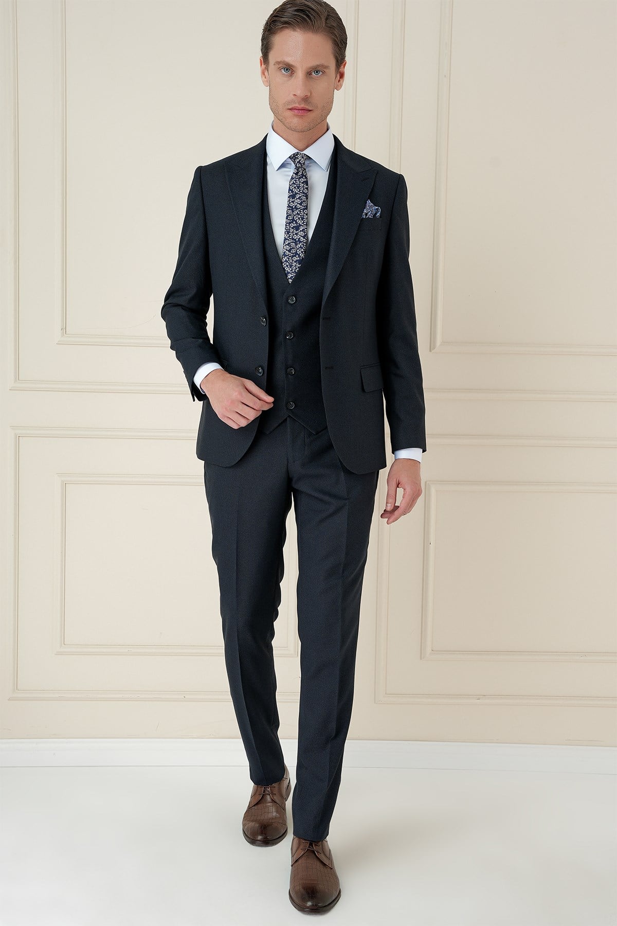 Slim Fit Kırlangıç Yaka Doku Desenli Lacivert Yelekli Takım Elbise TK 911