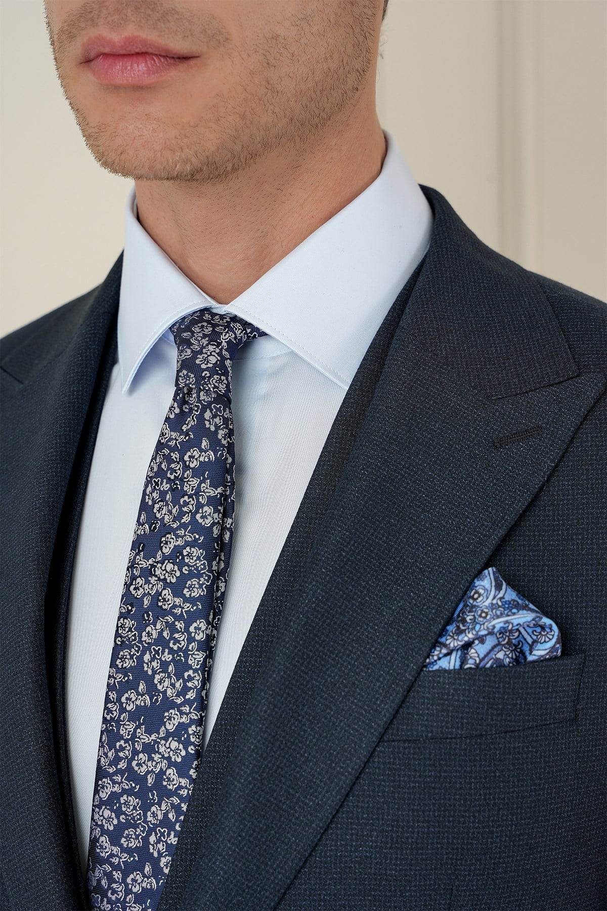 Slim Fit Kırlangıç Yaka Doku Desenli Lacivert Yelekli Takım Elbise TK 911