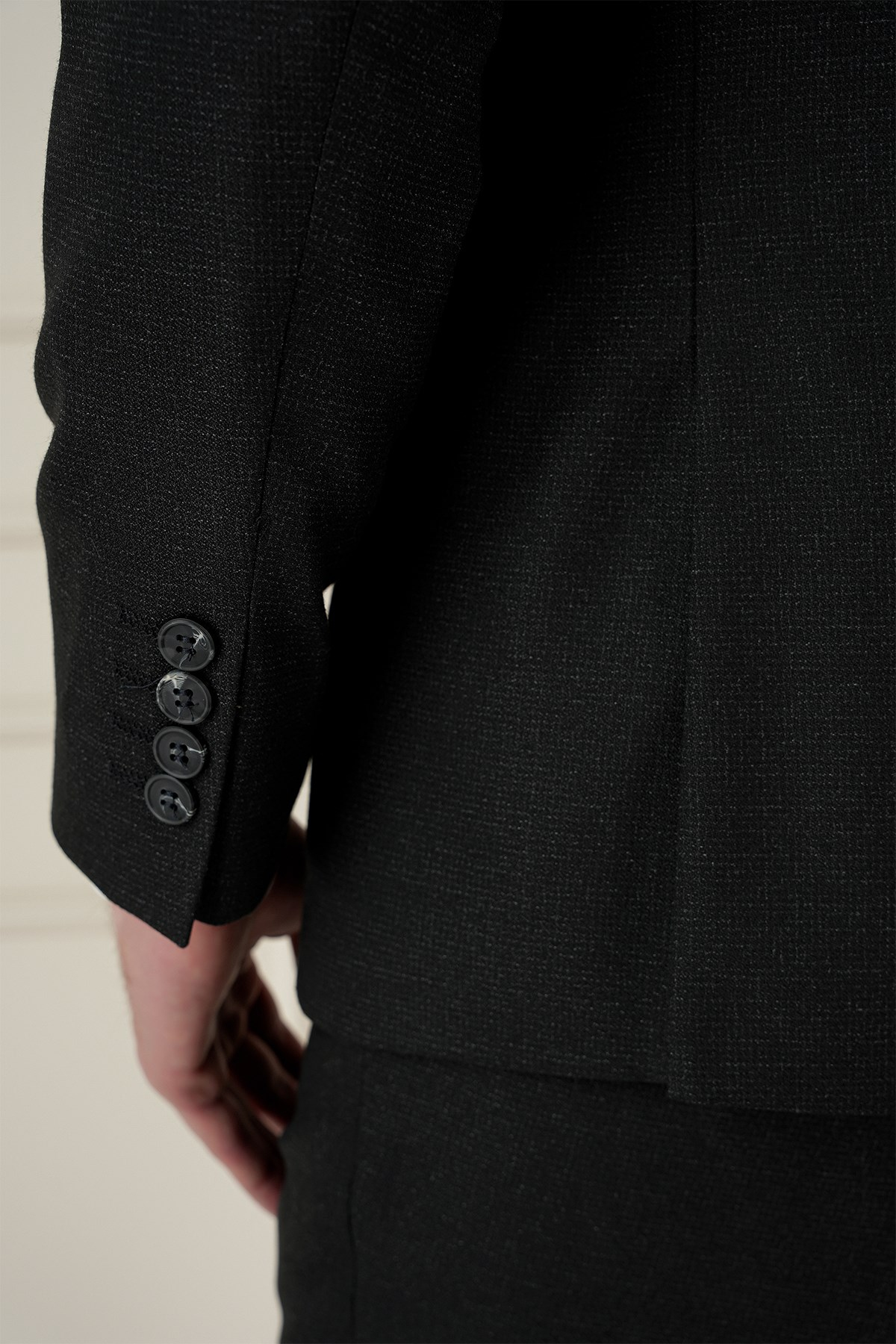 Slim Fit Kırlangıç Yaka Doku Desenli Siyah Yelekli Takım Elbise TK 911