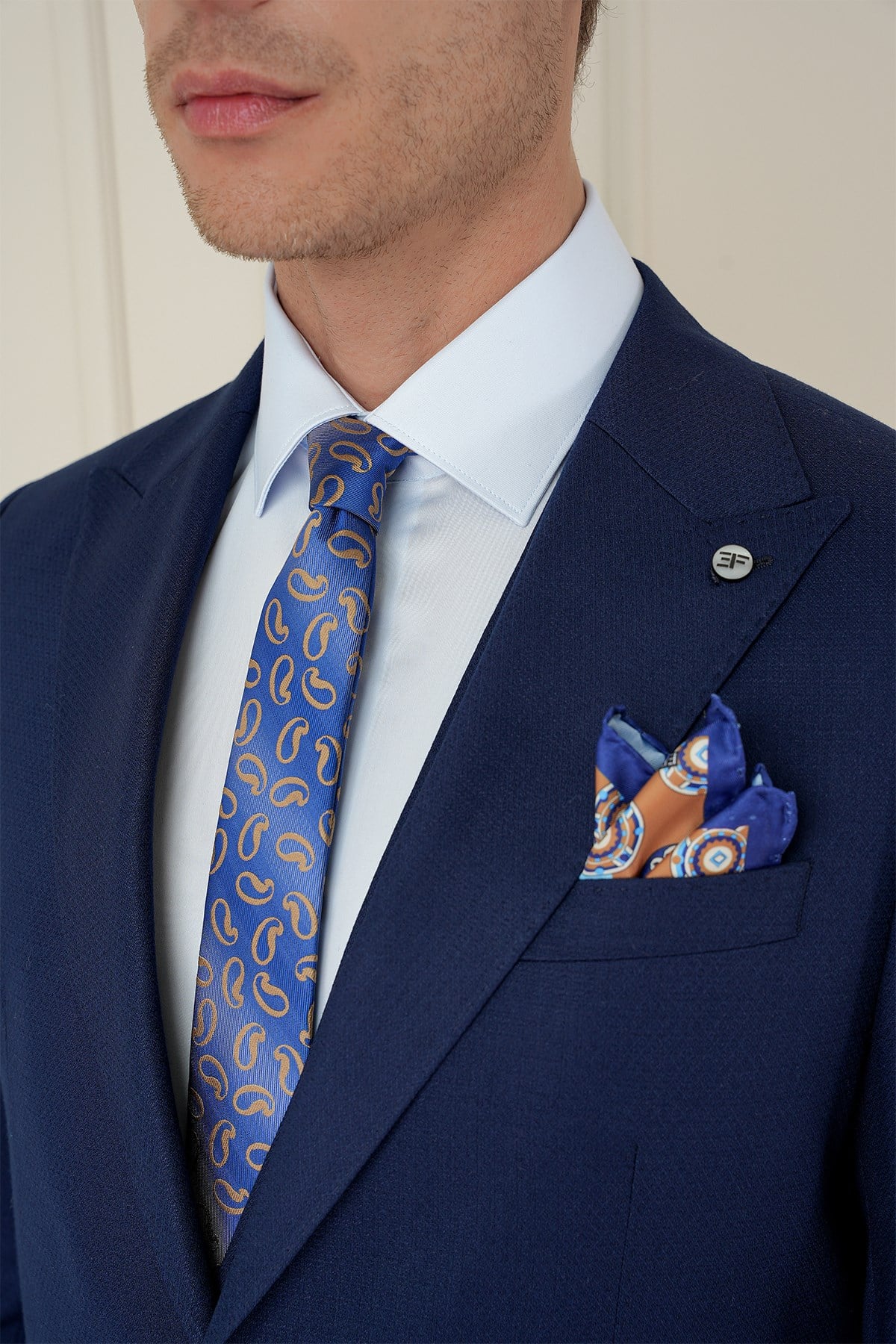 Slim Fit Kırlangıç Yaka Dokulu Lacivert Yelekli Takım Elbise TK 907