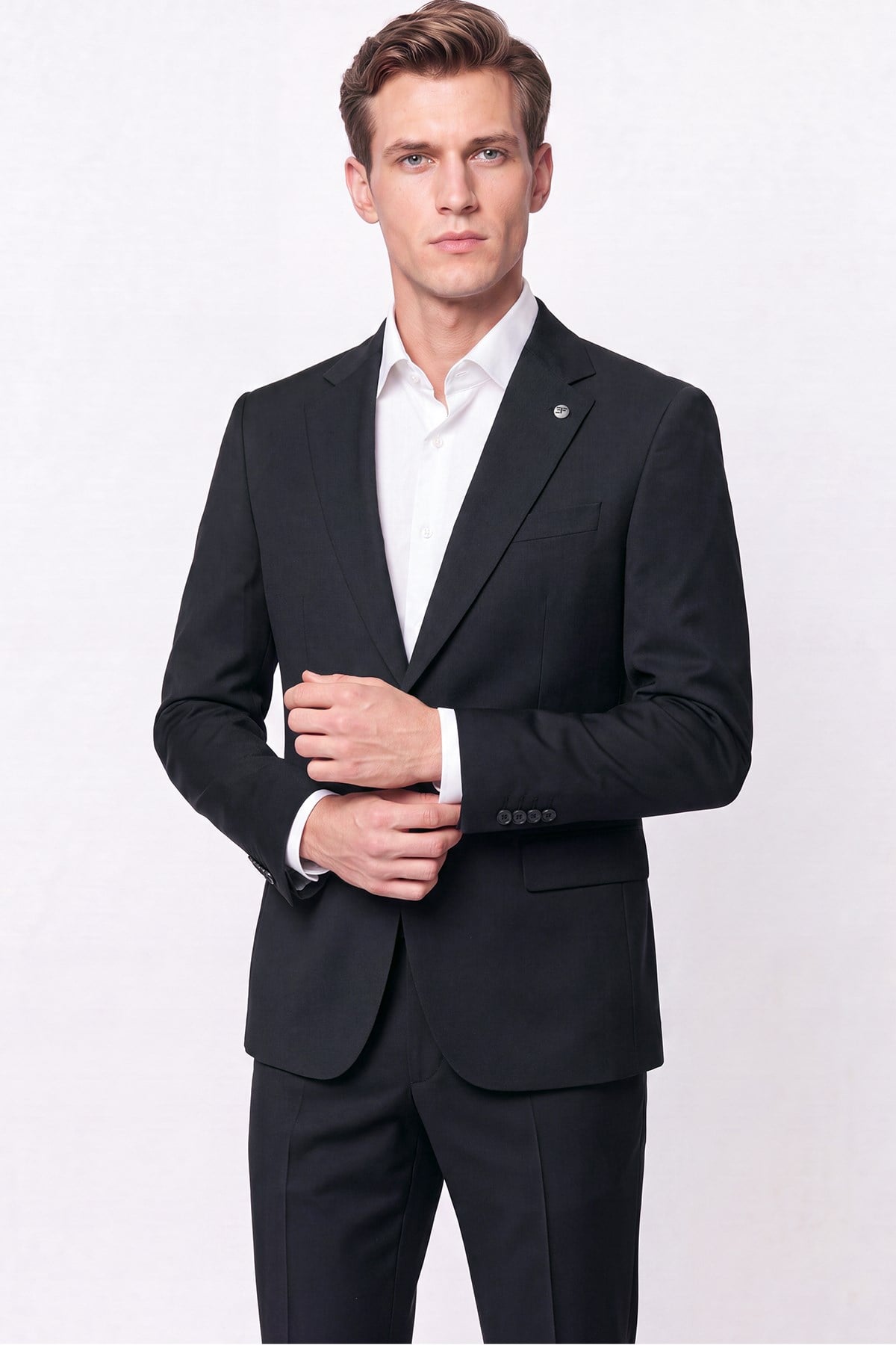 Slim Fit Mono Yaka Çift Yırtmaç Esnek Yünlü Siyah Takım Elbise TK 947