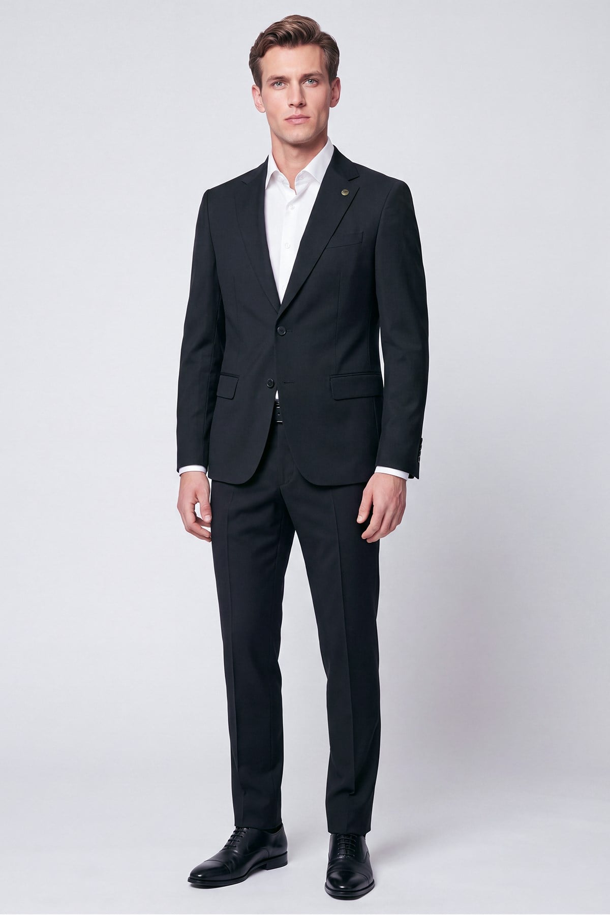 Slim Fit Mono Yaka Çift Yırtmaç Esnek Yünlü Siyah Takım Elbise TK 947