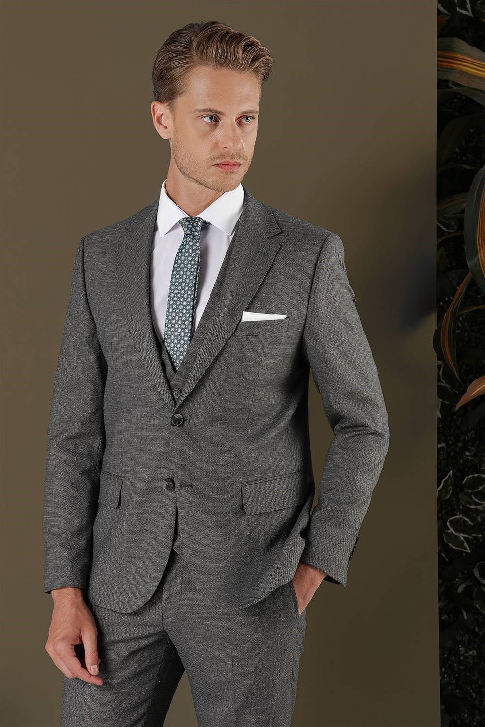 Slim Fit Mono Yaka Doku Desenli Koyu Gri Yelekli Takım Elbise TK 873