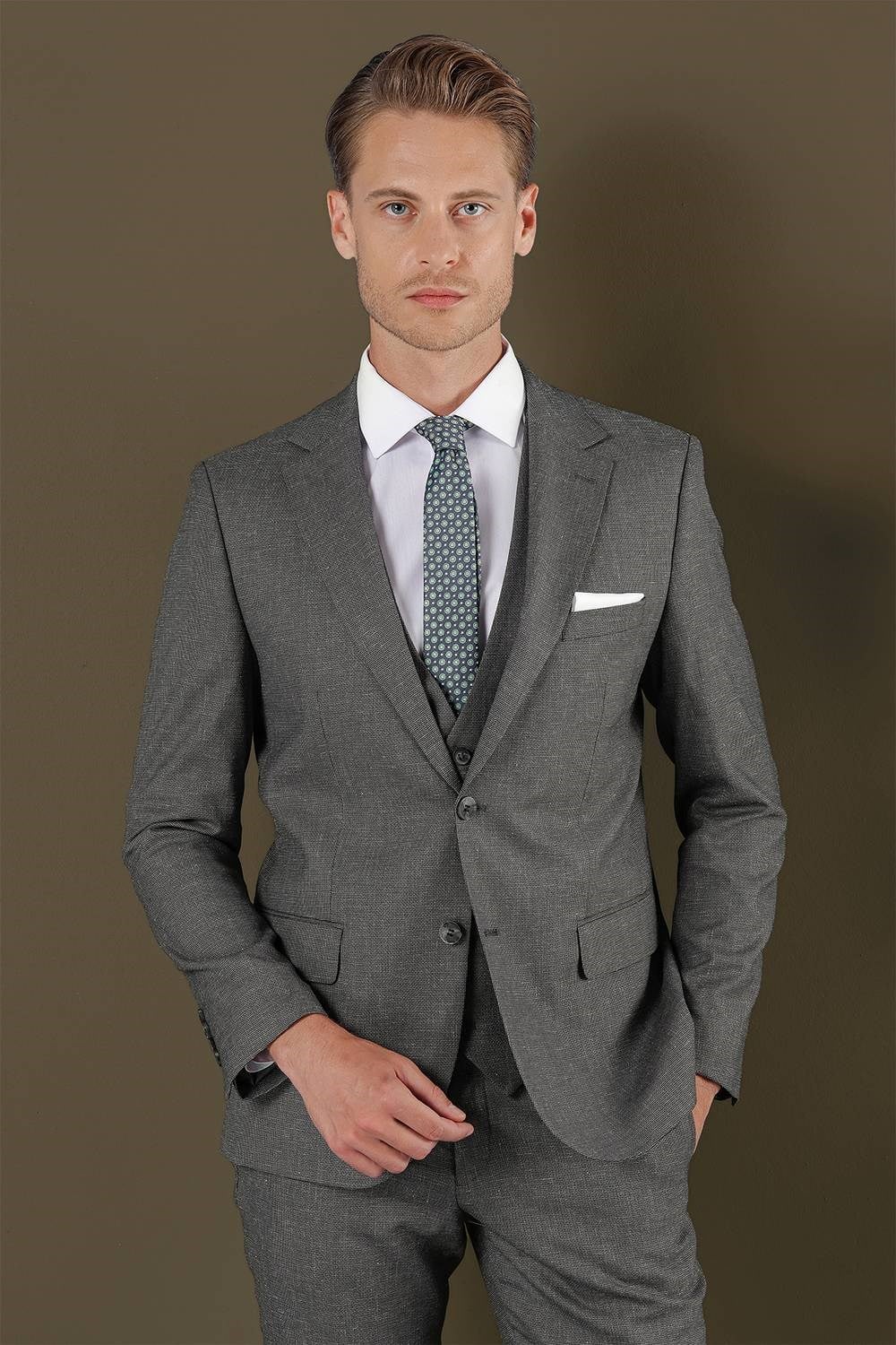 Slim Fit Mono Yaka Doku Desenli Koyu Gri Yelekli Takım Elbise TK 873