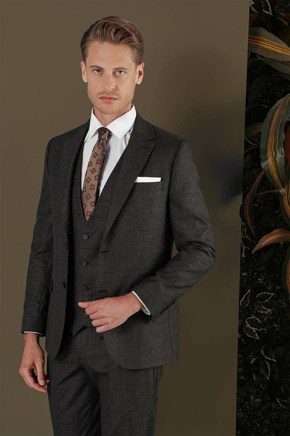 Slim Fit Mono Yaka Yünlü Kahverengi Yelekli Takım Elbise TK 880